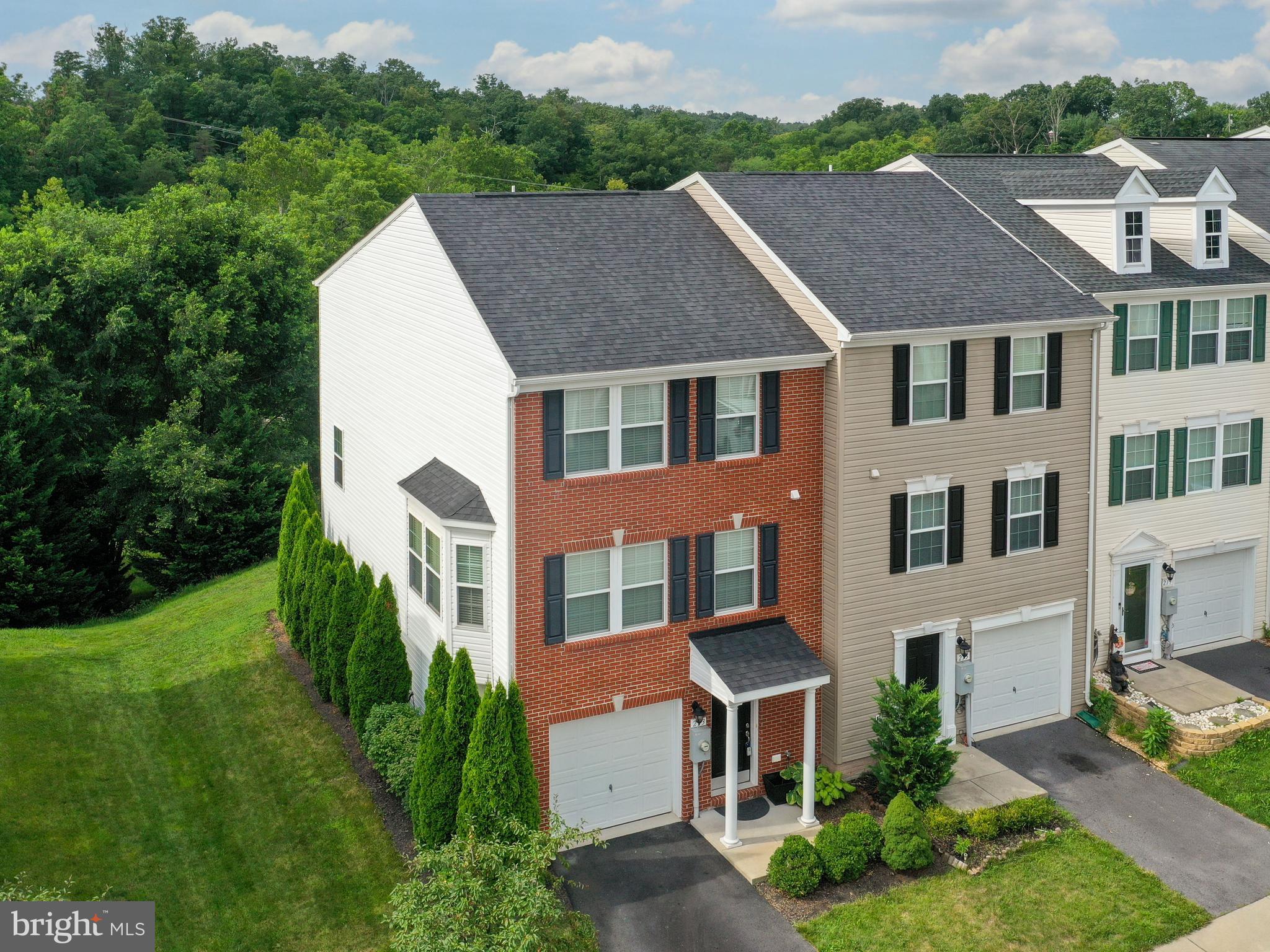 BROOKLAND MANOR - Residential