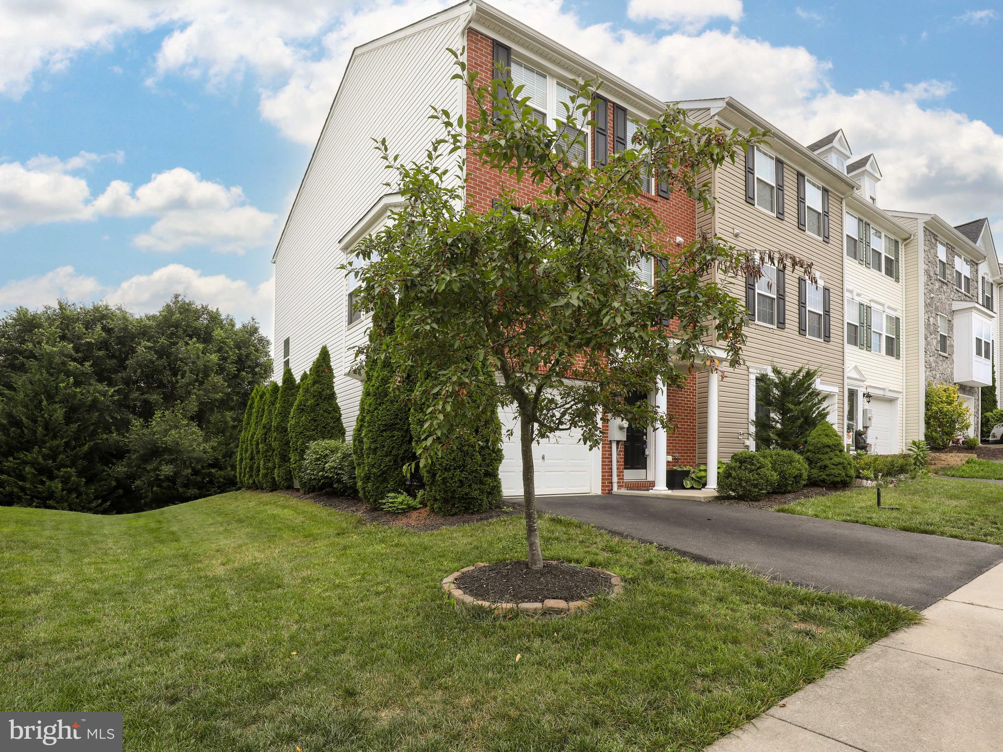 BROOKLAND MANOR - Residential