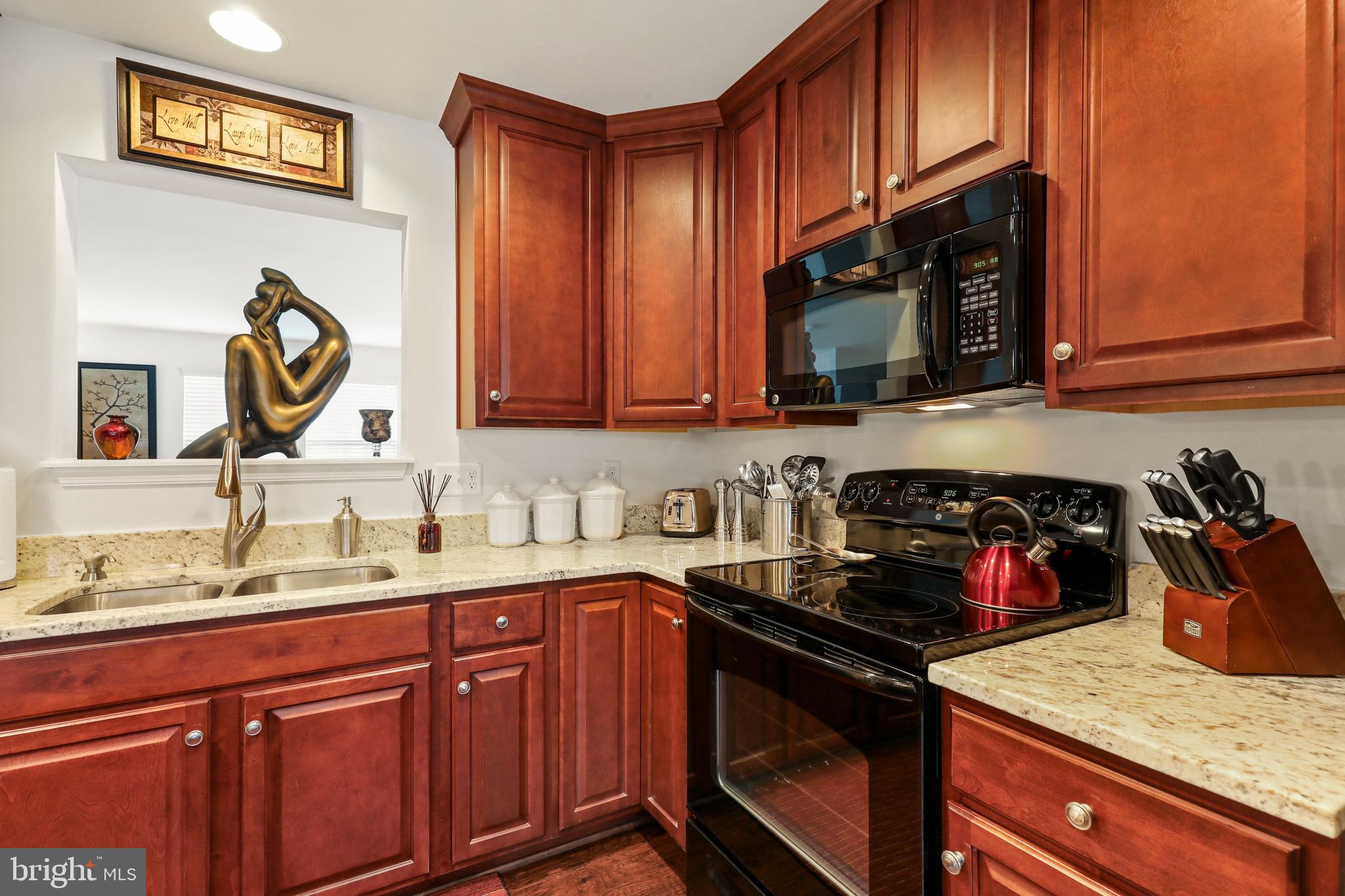 BROOKLAND MANOR - Residential