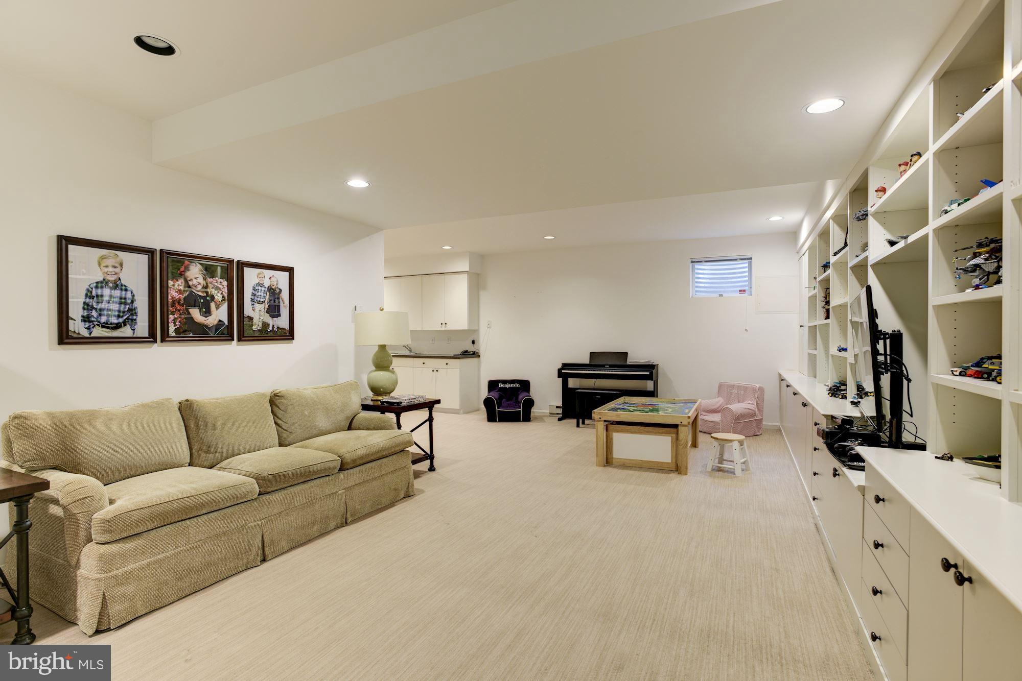 RIVER FALLS - Residential