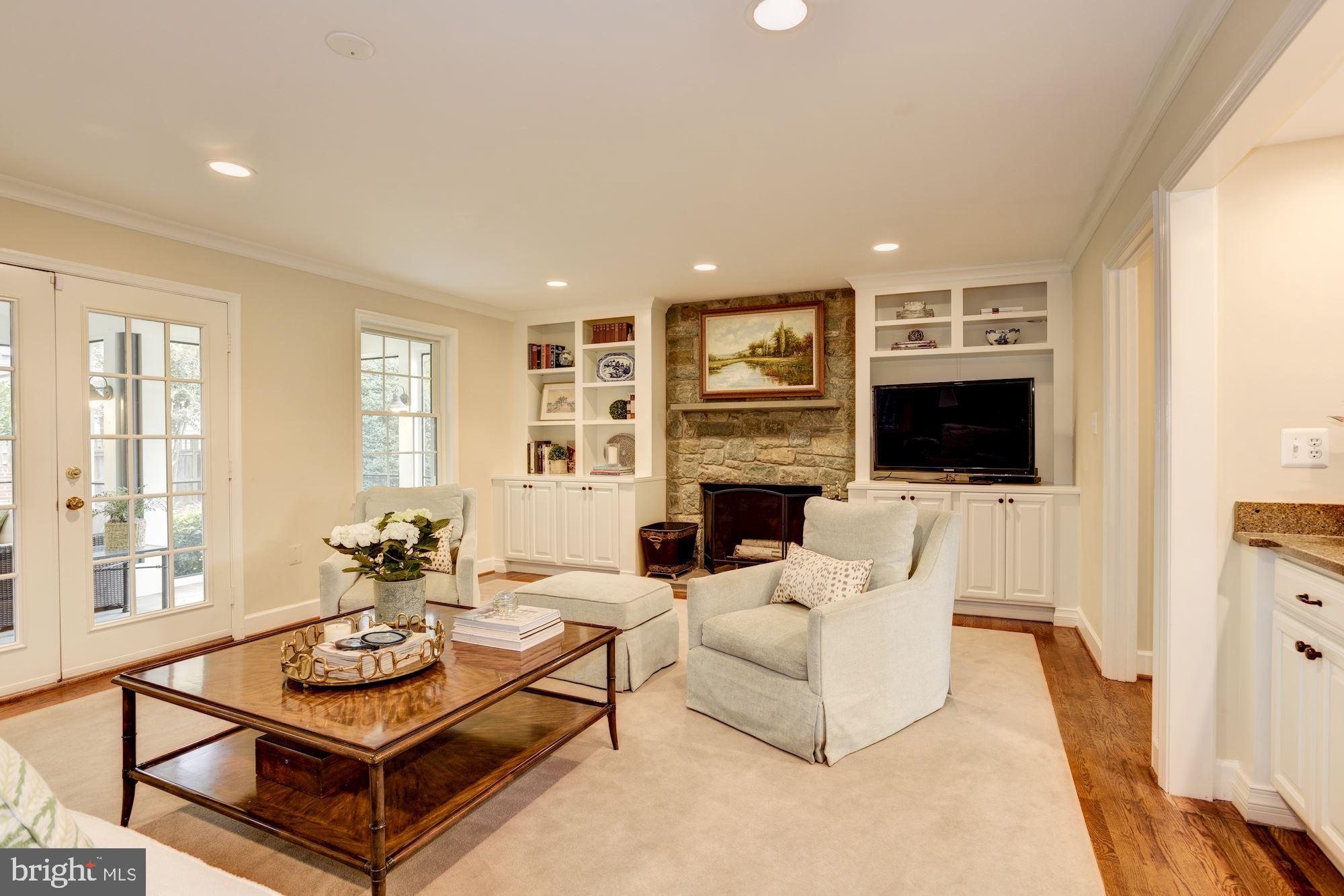 RIVER FALLS - Residential