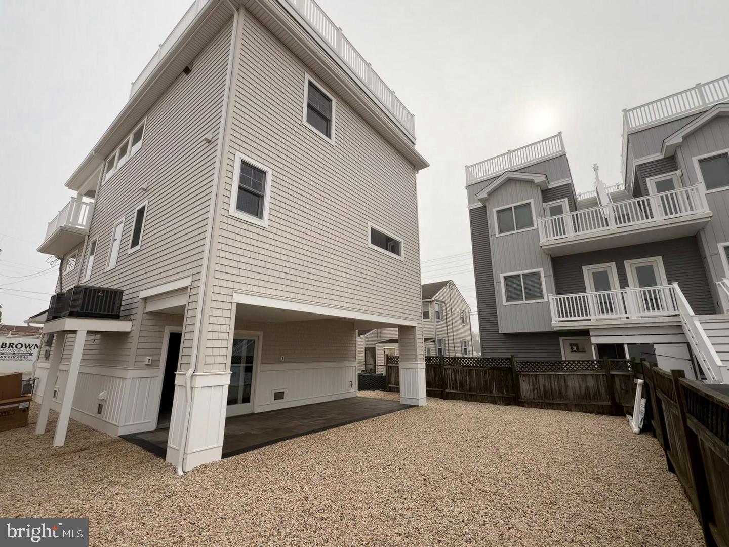 4 W SUMNER AVE
