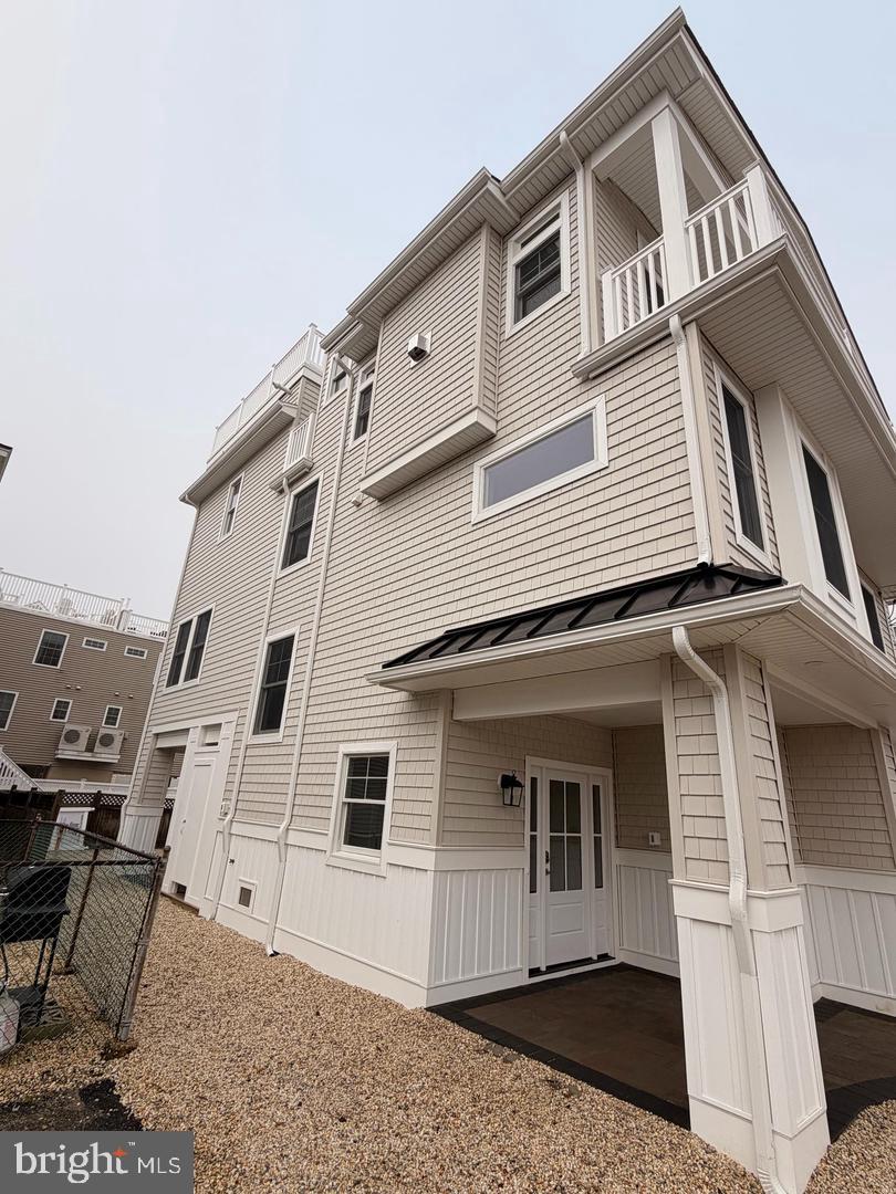 4 W SUMNER AVE