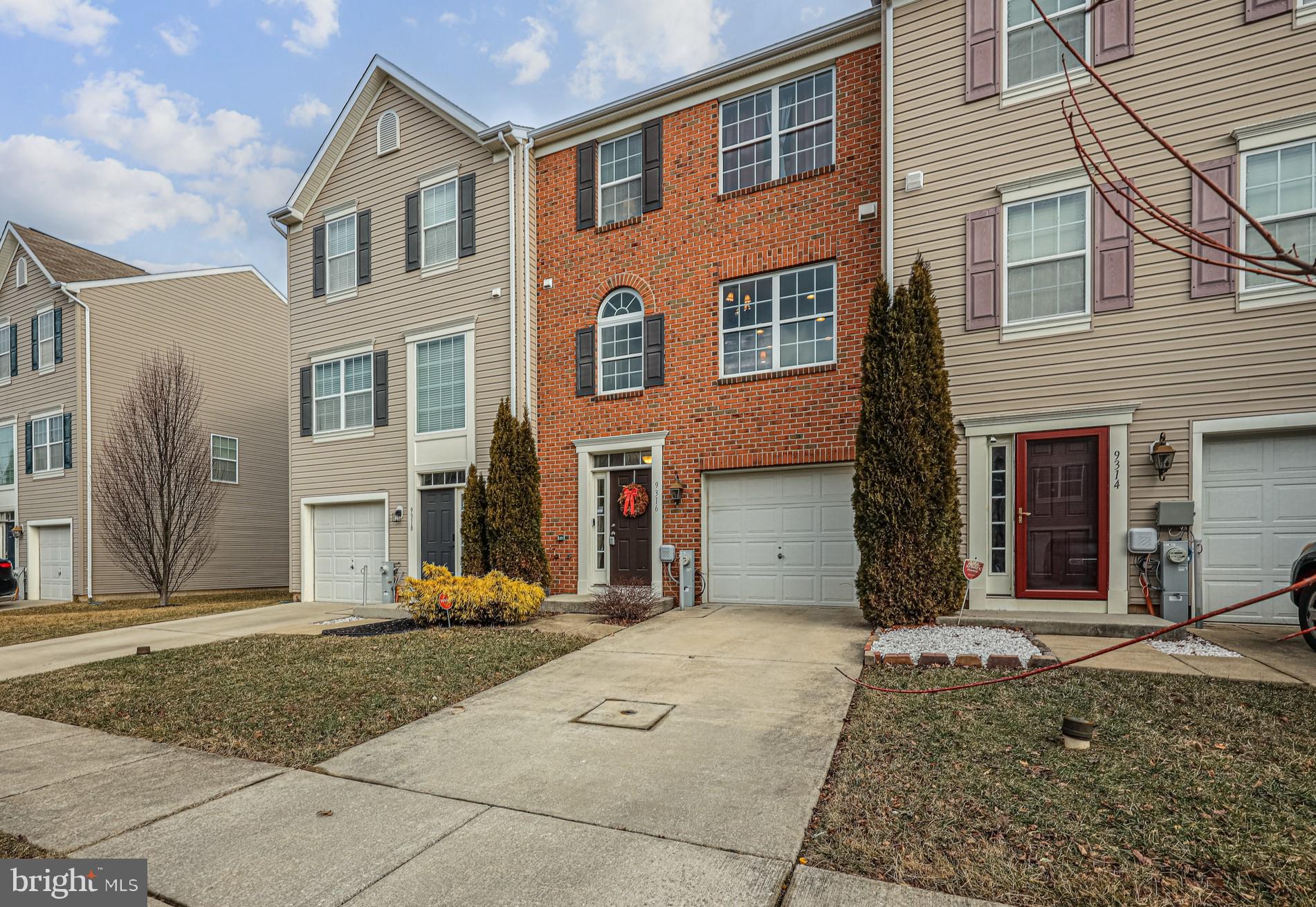 CARRIAGE HILLS TOWNHOUSE - Residential