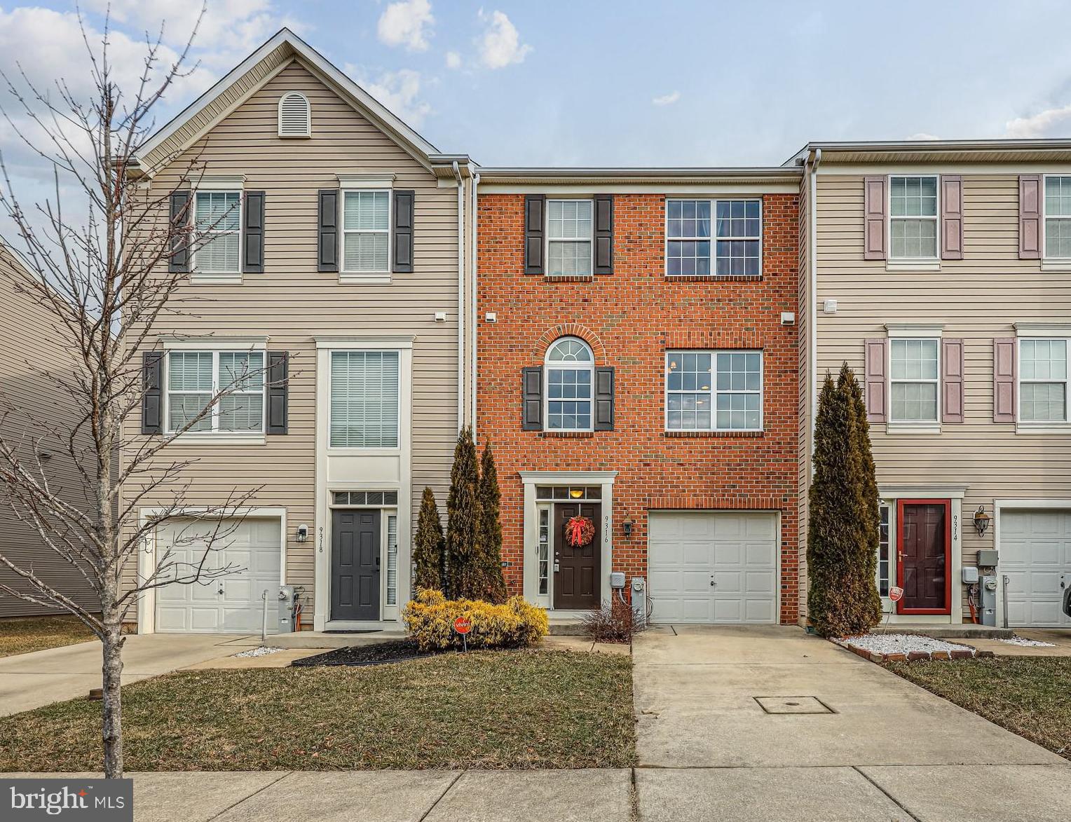 CARRIAGE HILLS TOWNHOUSE - Residential