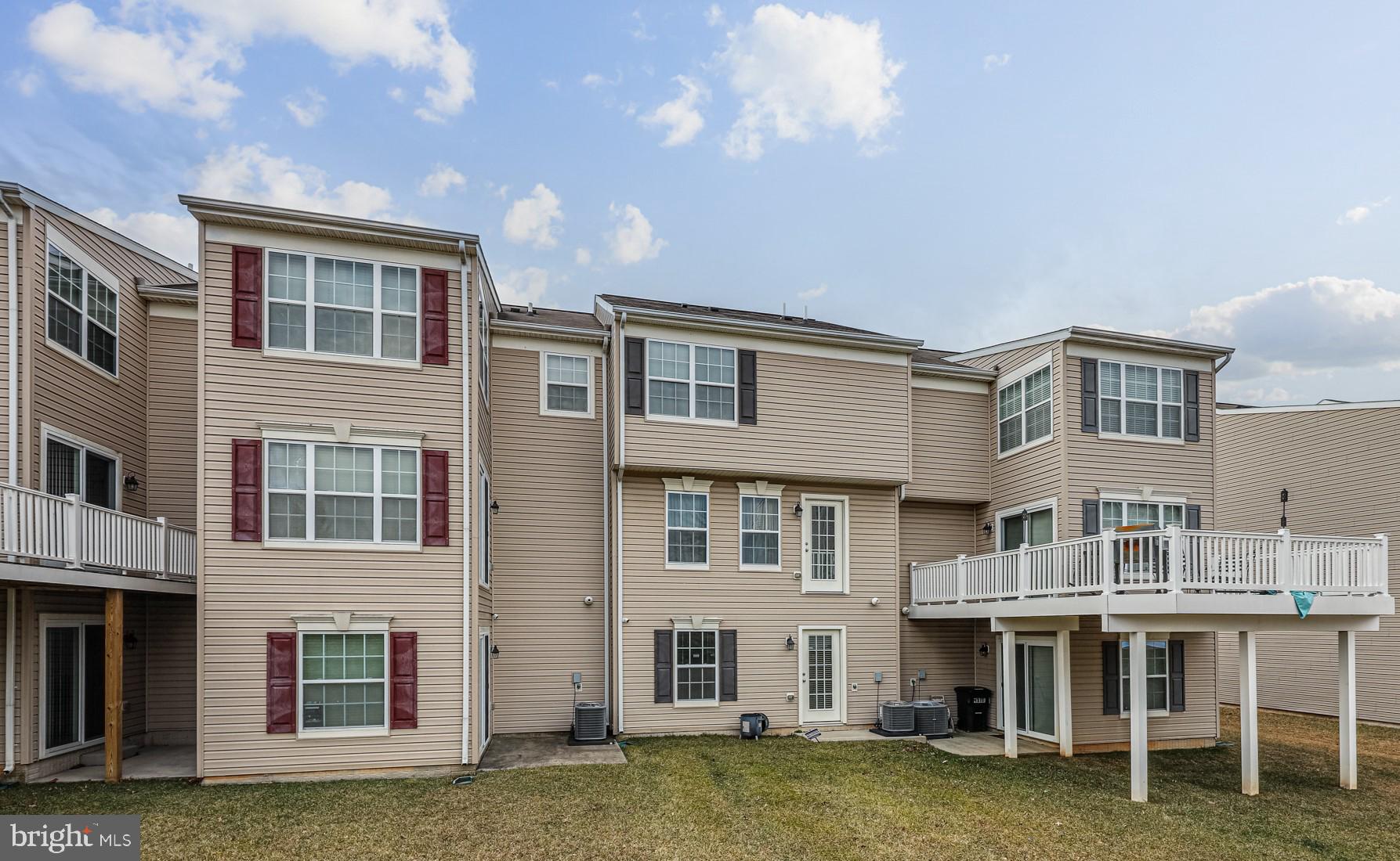 CARRIAGE HILLS TOWNHOUSE - Residential