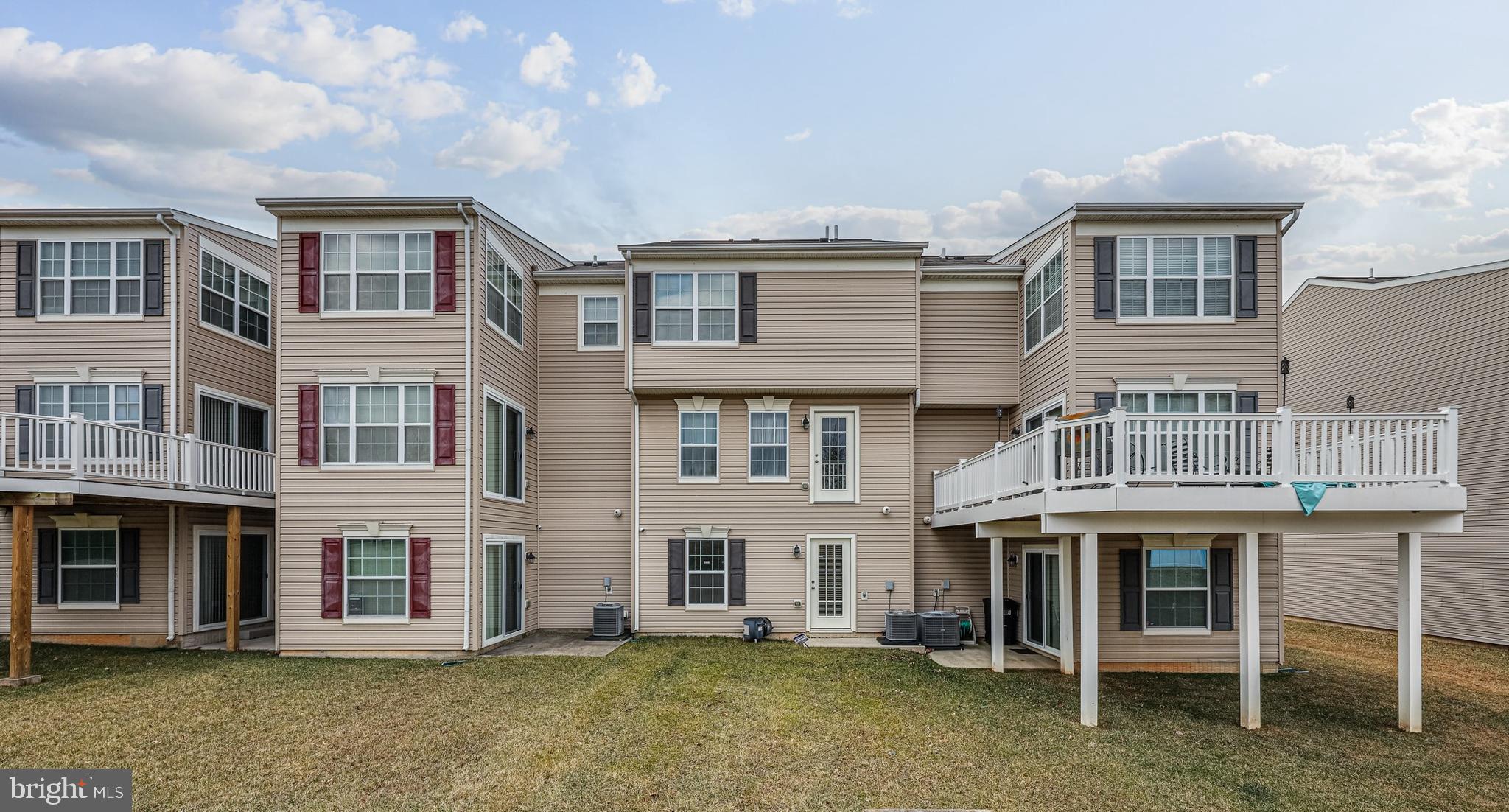 CARRIAGE HILLS TOWNHOUSE - Residential