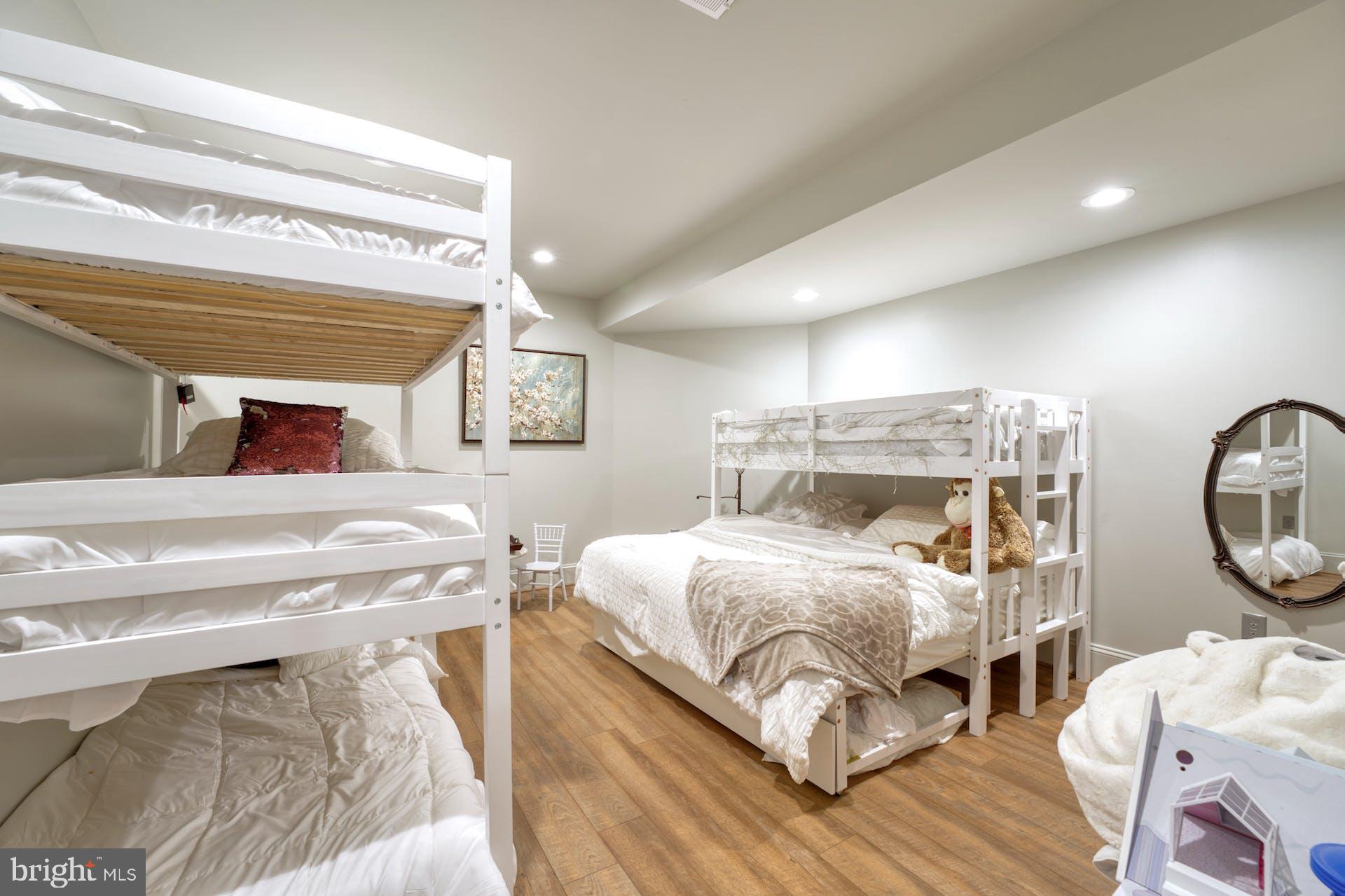 BELMONT COUNTRY CLUB - Residential