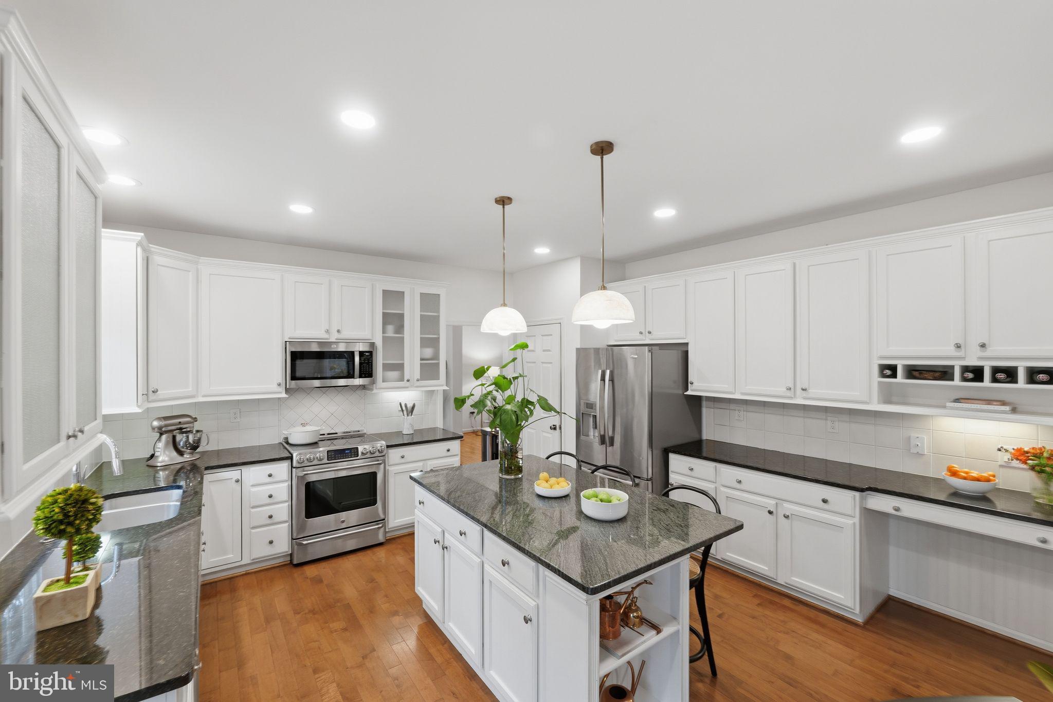 RIVER HILL - Residential