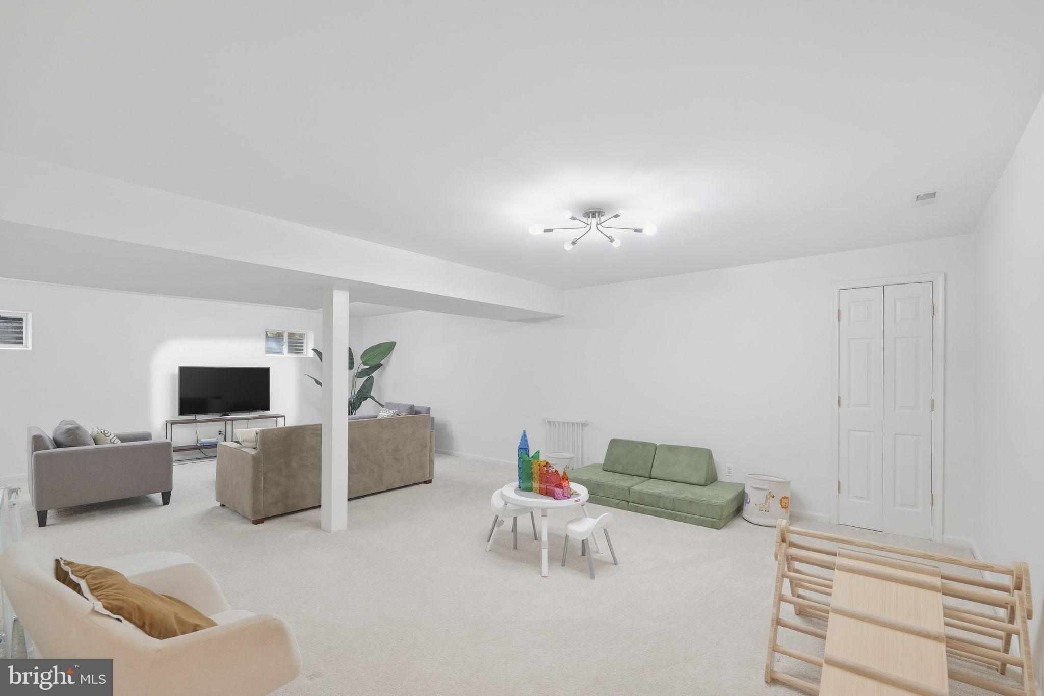 RIVER HILL - Residential