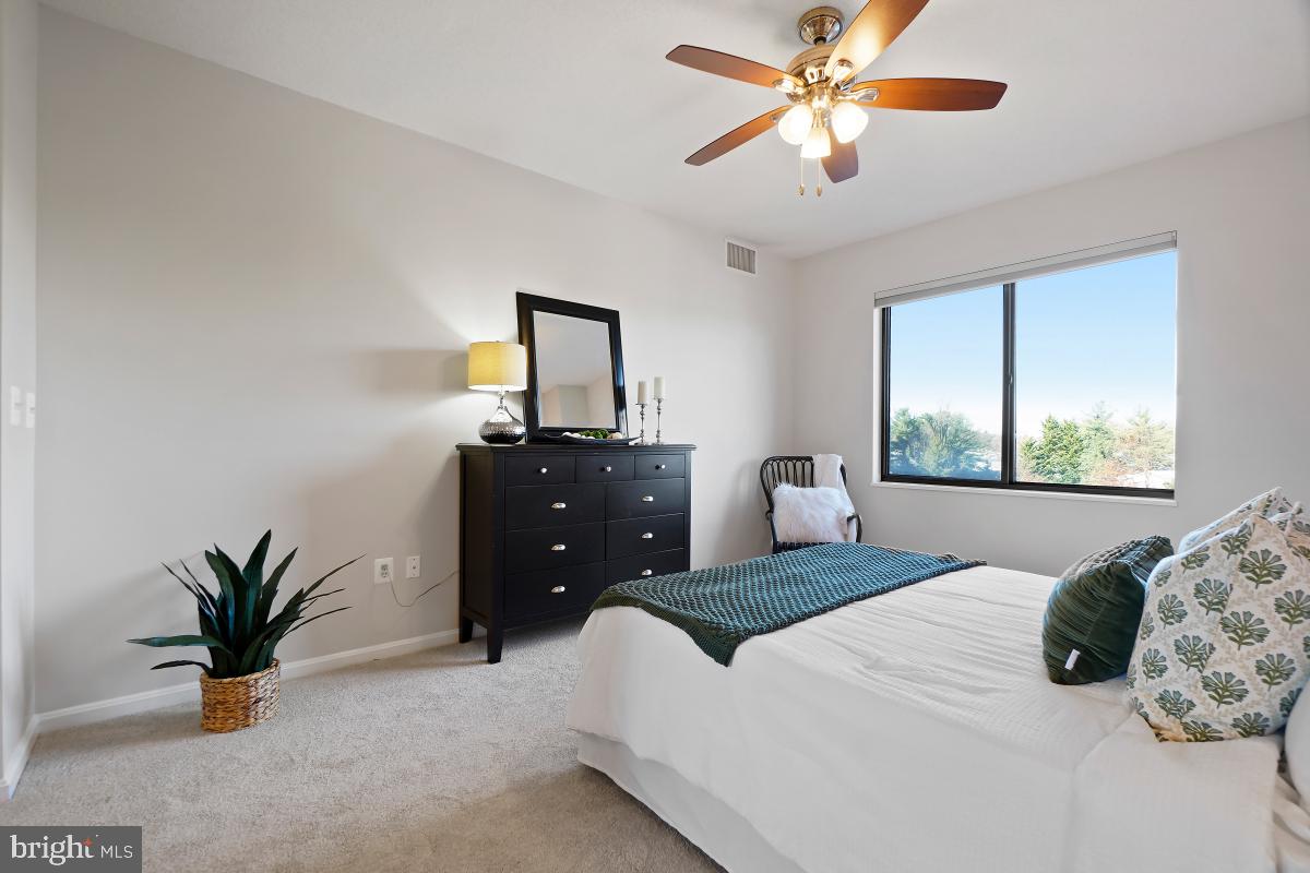 LEISURE WORLD - Residential