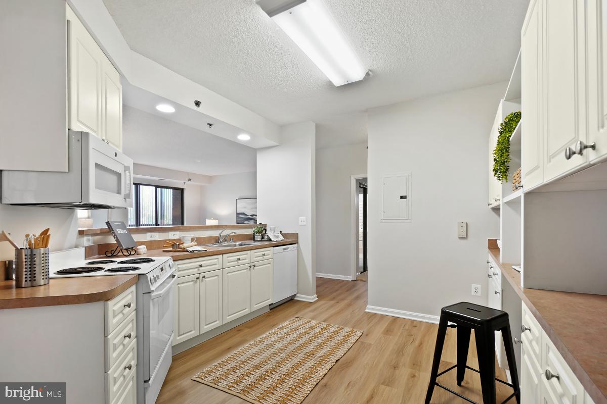 LEISURE WORLD - Residential