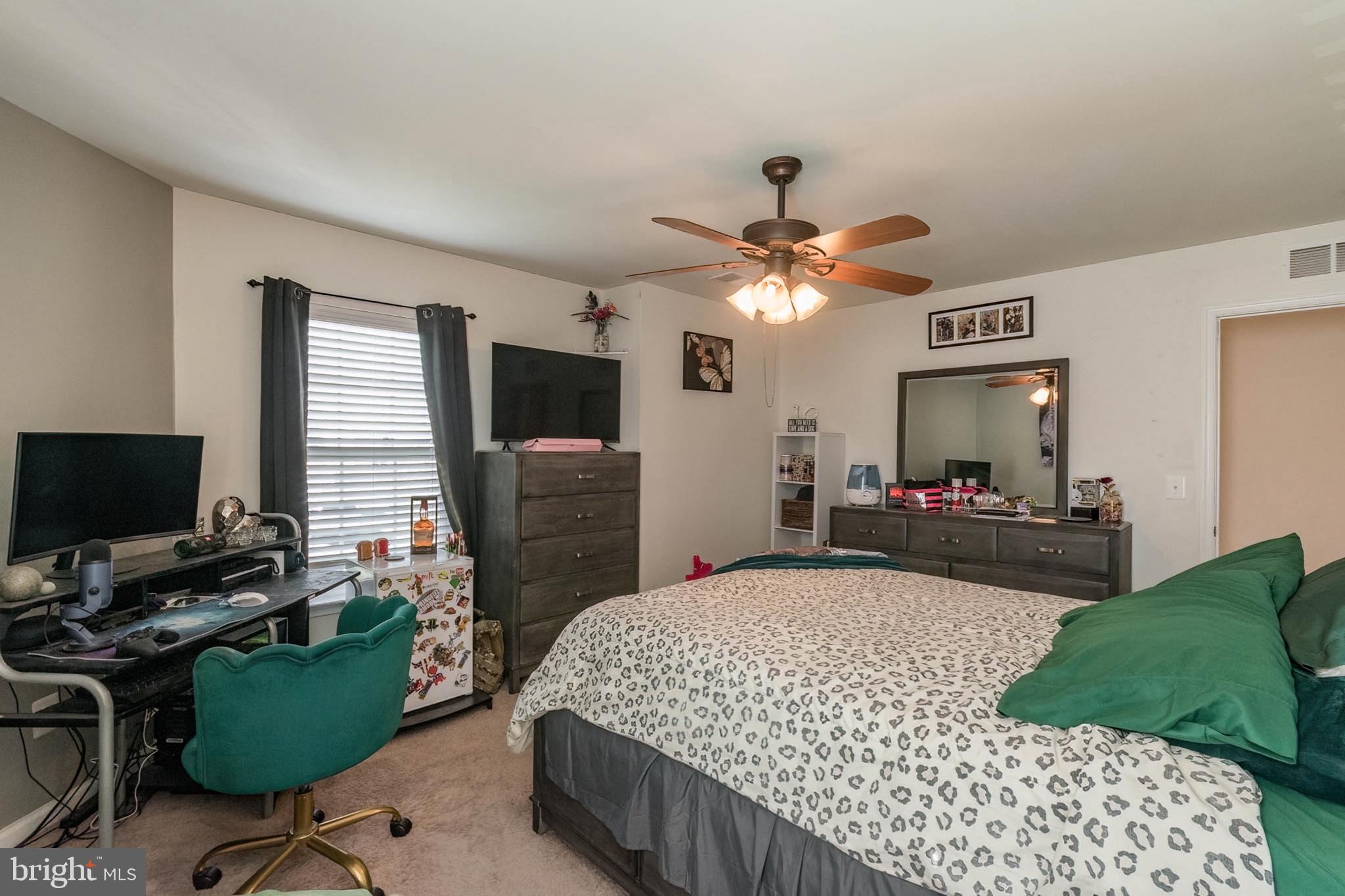 MCGINNIS POINT - Residential