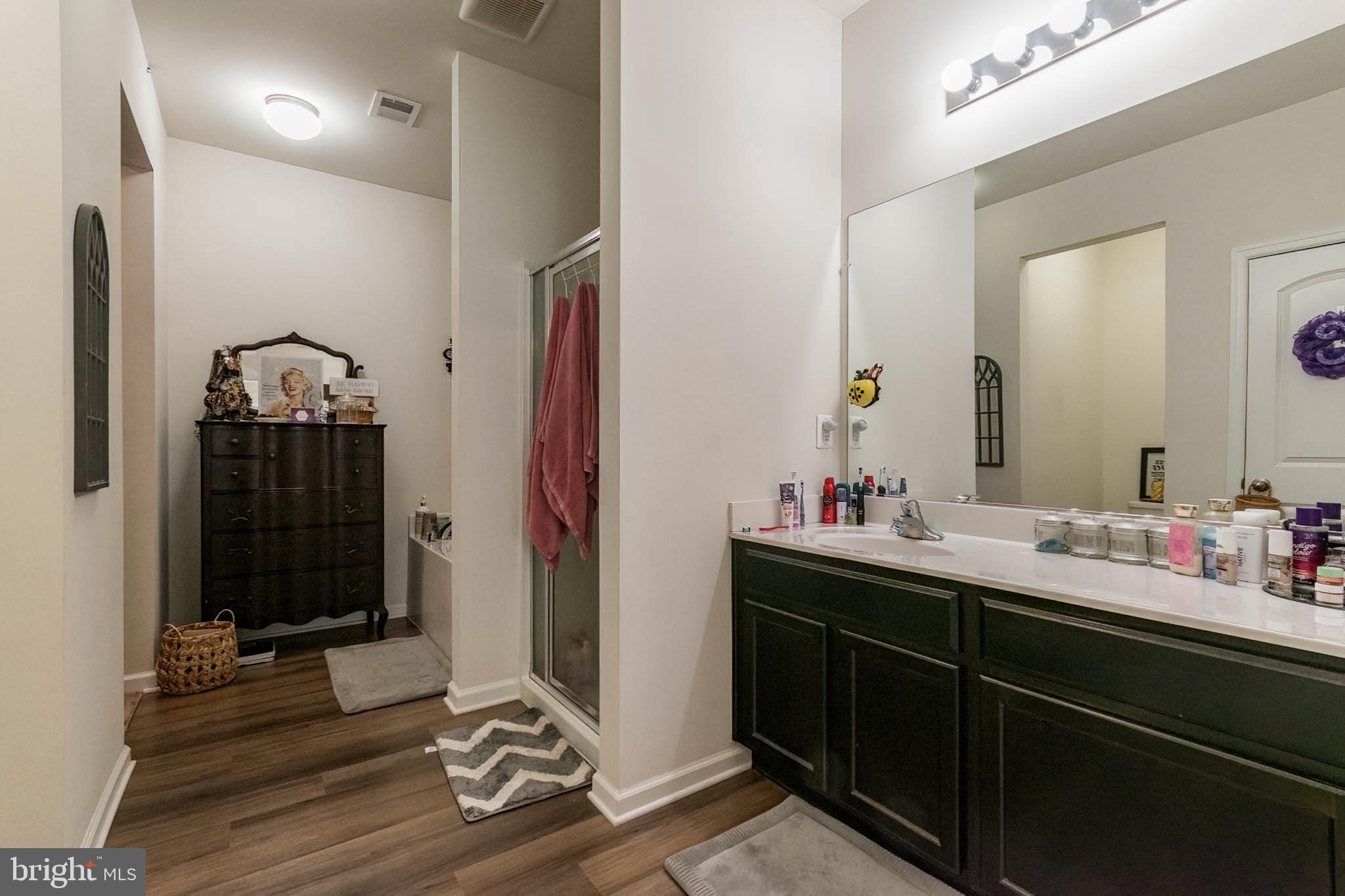 MCGINNIS POINT - Residential