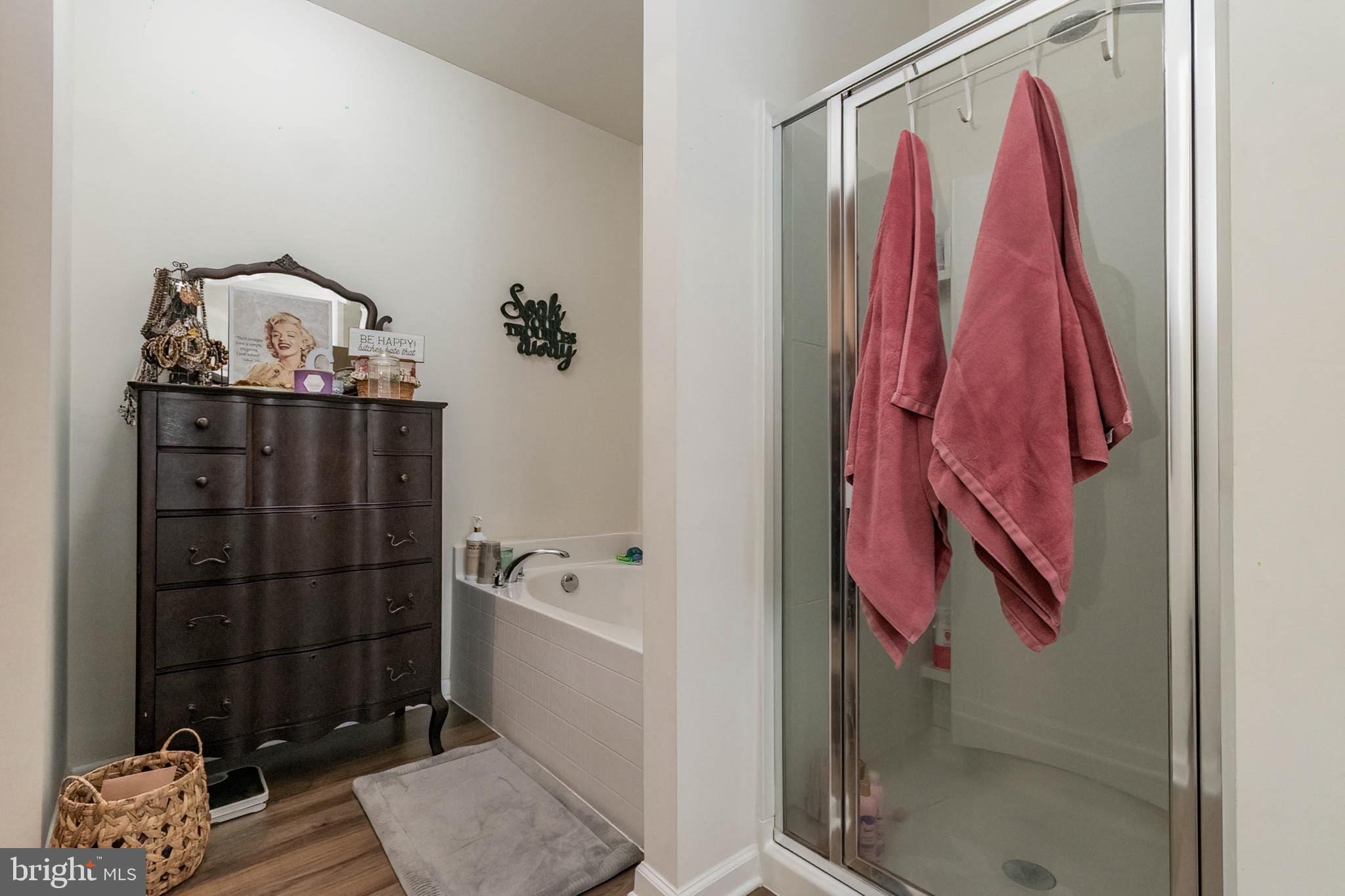 MCGINNIS POINT - Residential