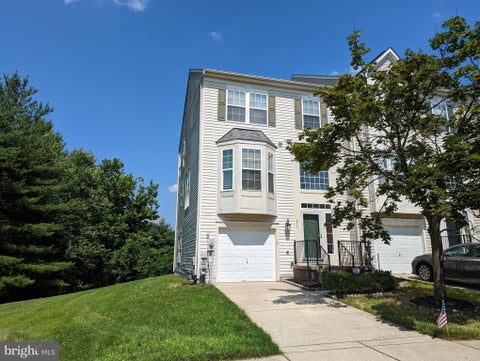 Townhouse For Rent - 8710 Stonehouse Drive<br/> ELLICOTT CITY, MD 21043