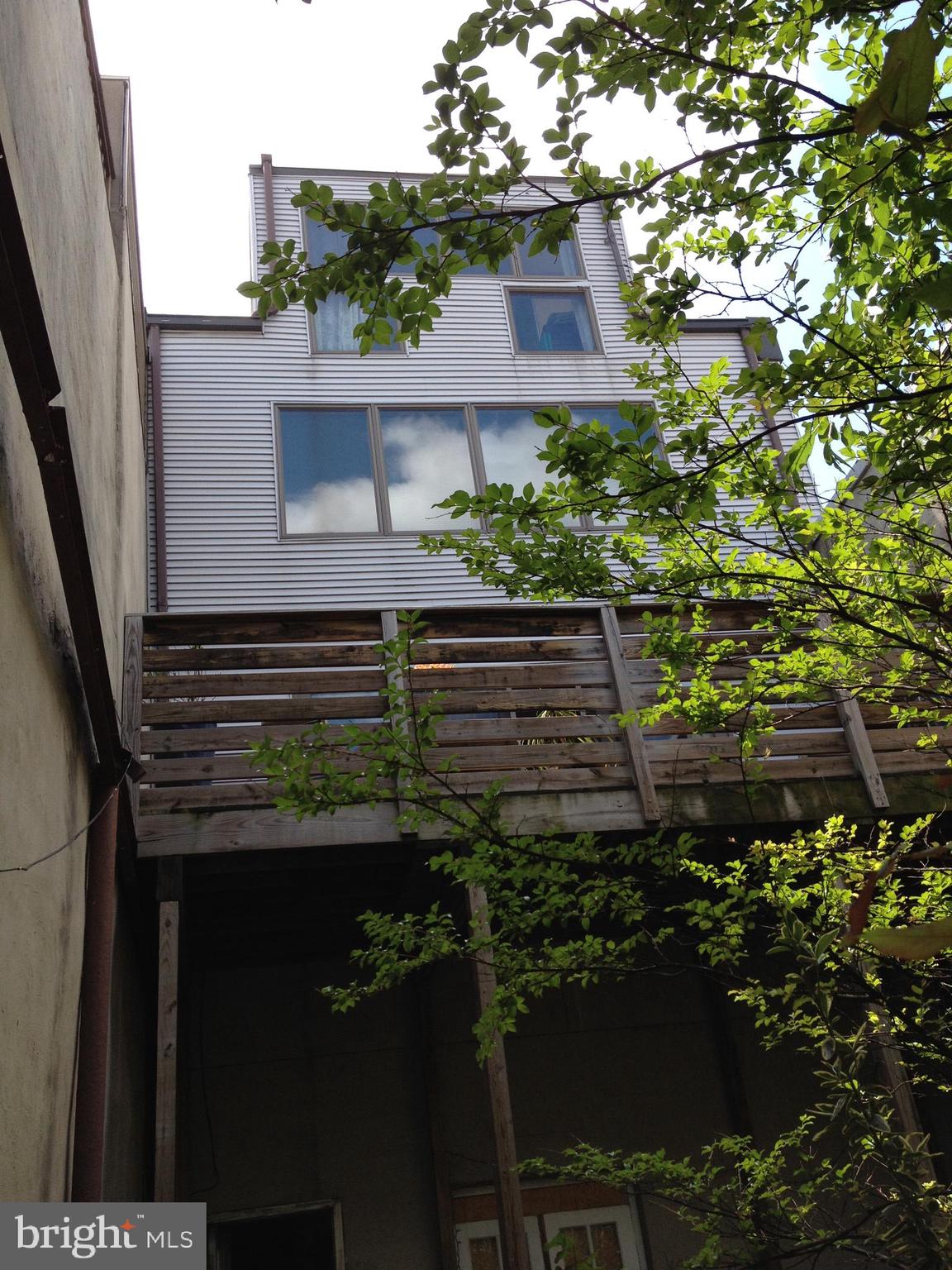 QUEEN VILLAGE - Residential