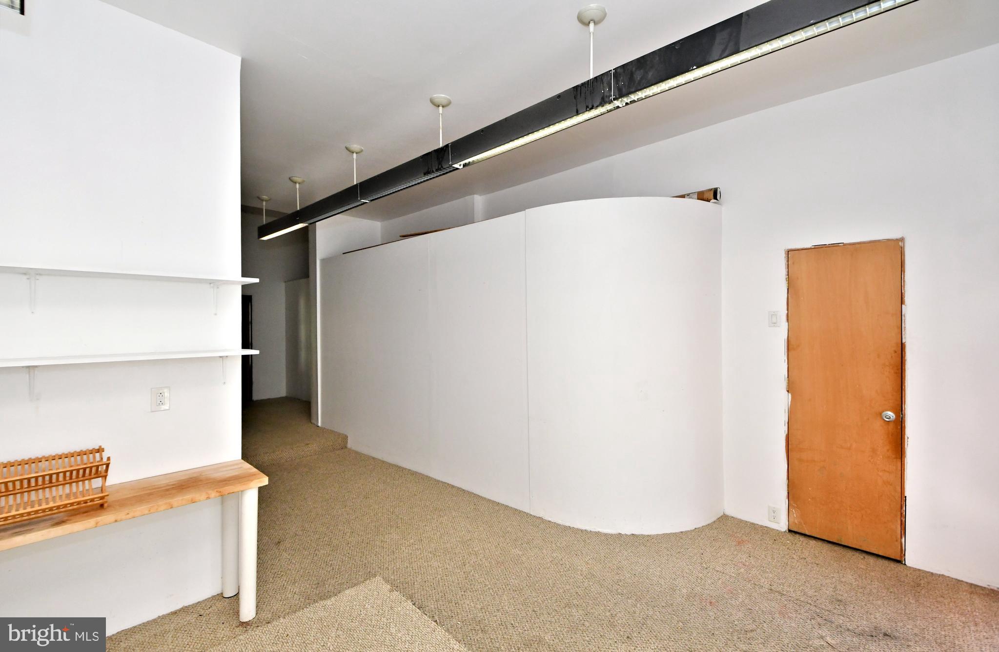 QUEEN VILLAGE - Residential