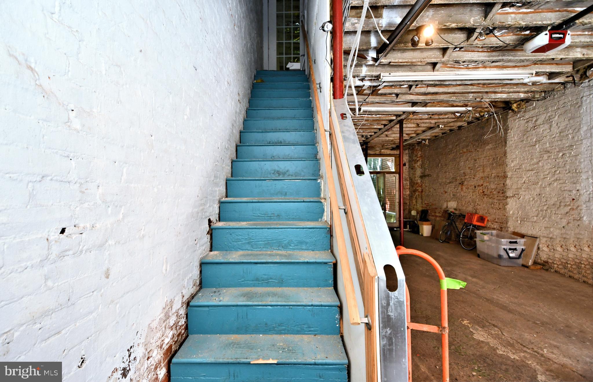 QUEEN VILLAGE - Residential