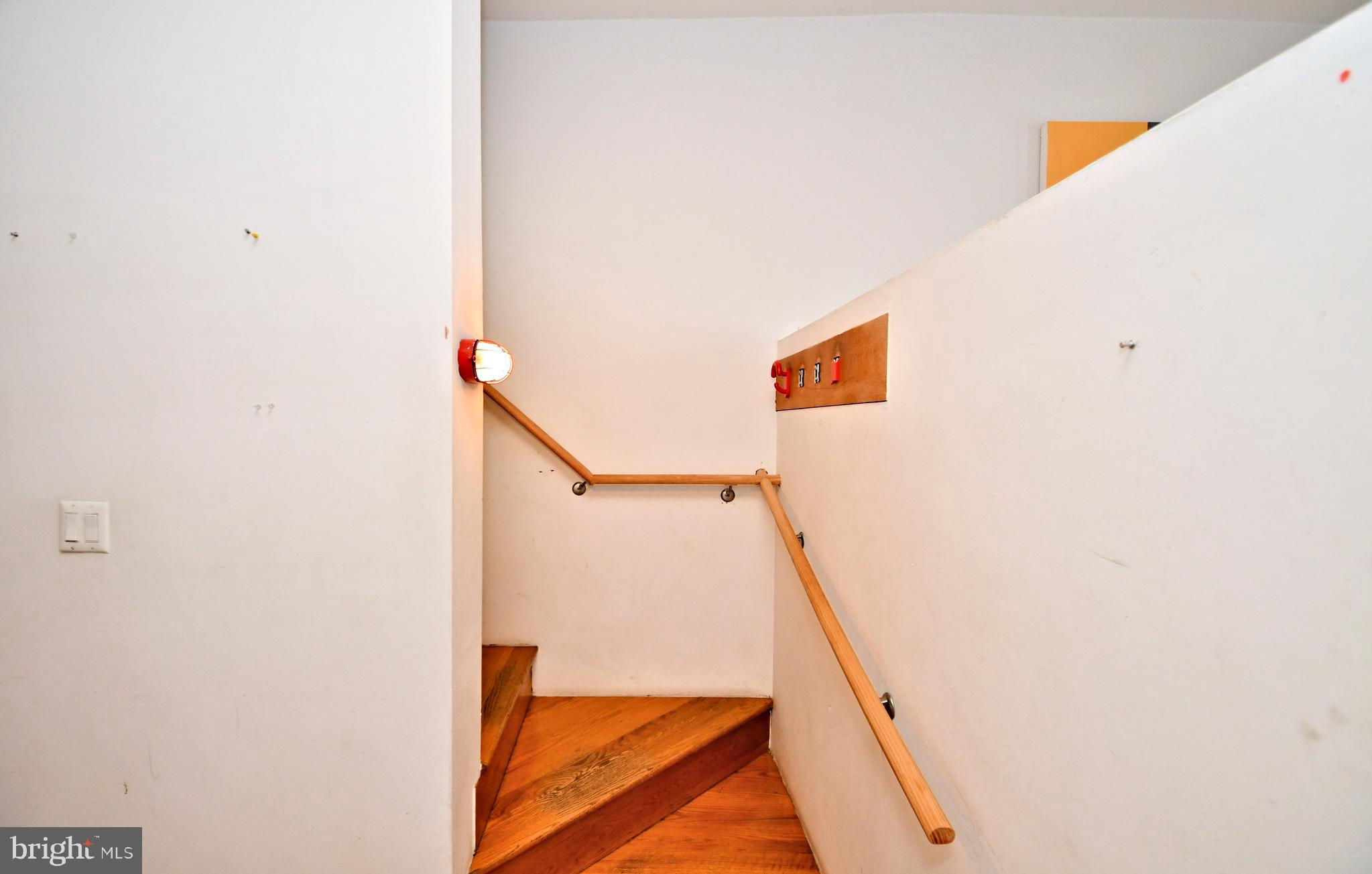 QUEEN VILLAGE - Residential