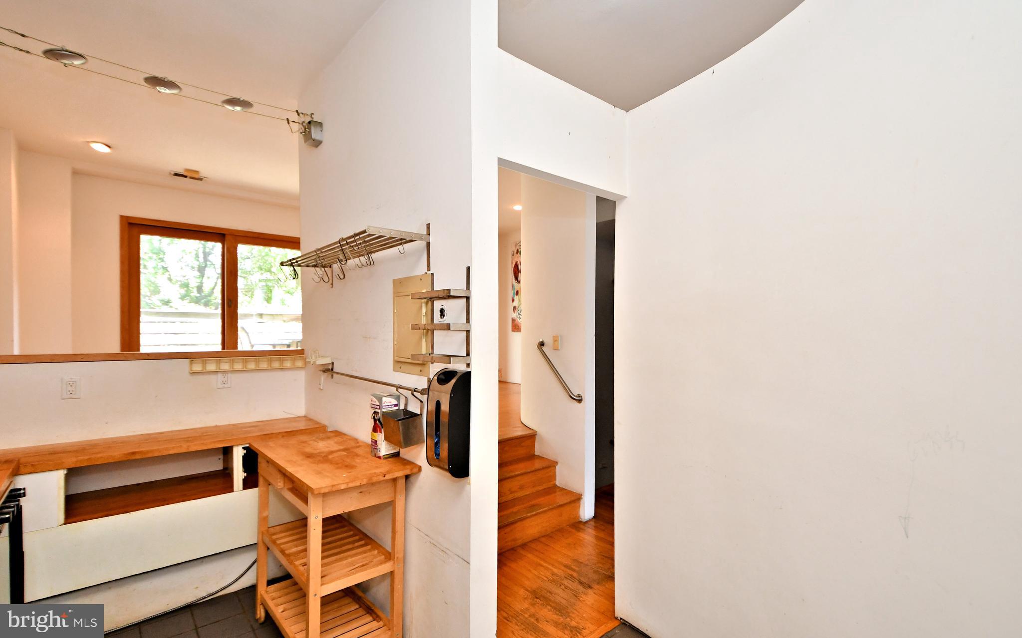 QUEEN VILLAGE - Residential