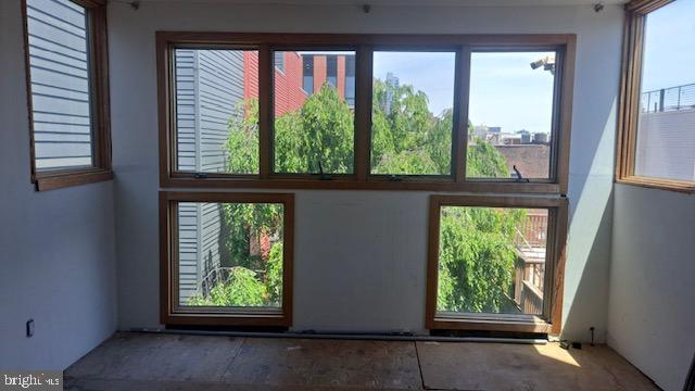 QUEEN VILLAGE - Residential