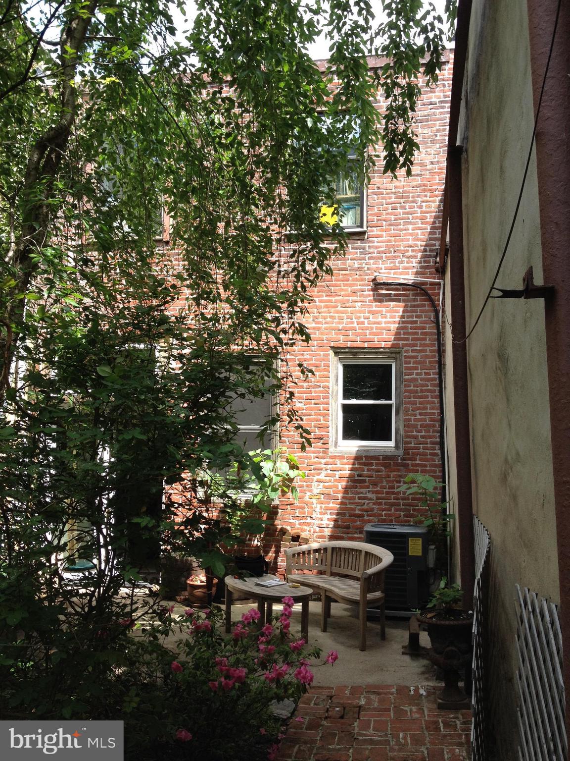 QUEEN VILLAGE - Residential