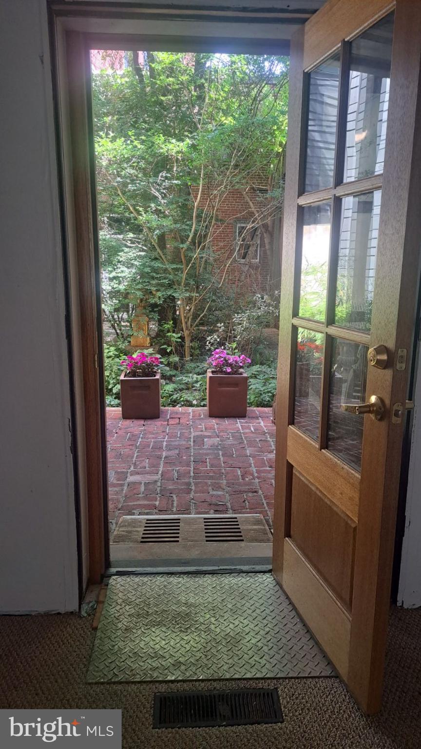 QUEEN VILLAGE - Residential