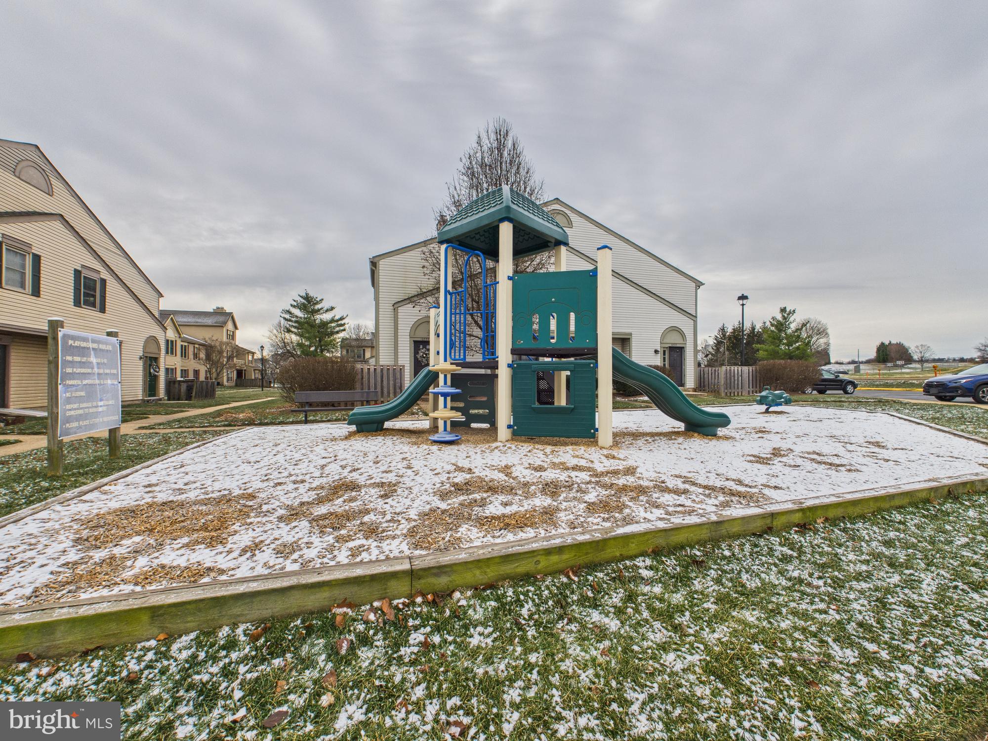 STONINGTON CONDOMINIUMS - Residential