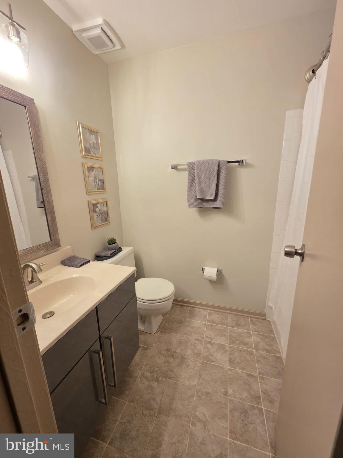 STONINGTON CONDOMINIUMS - Residential