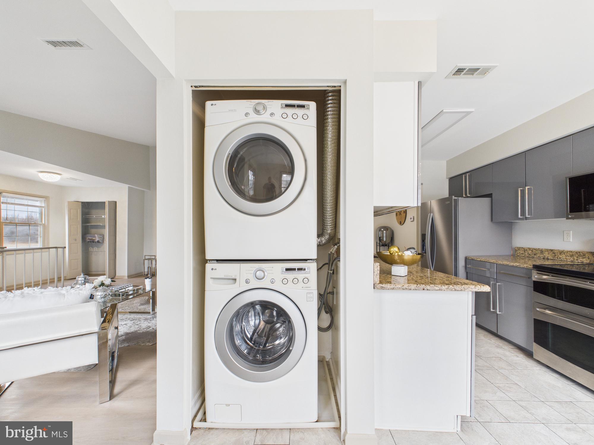 STONINGTON CONDOMINIUMS - Residential