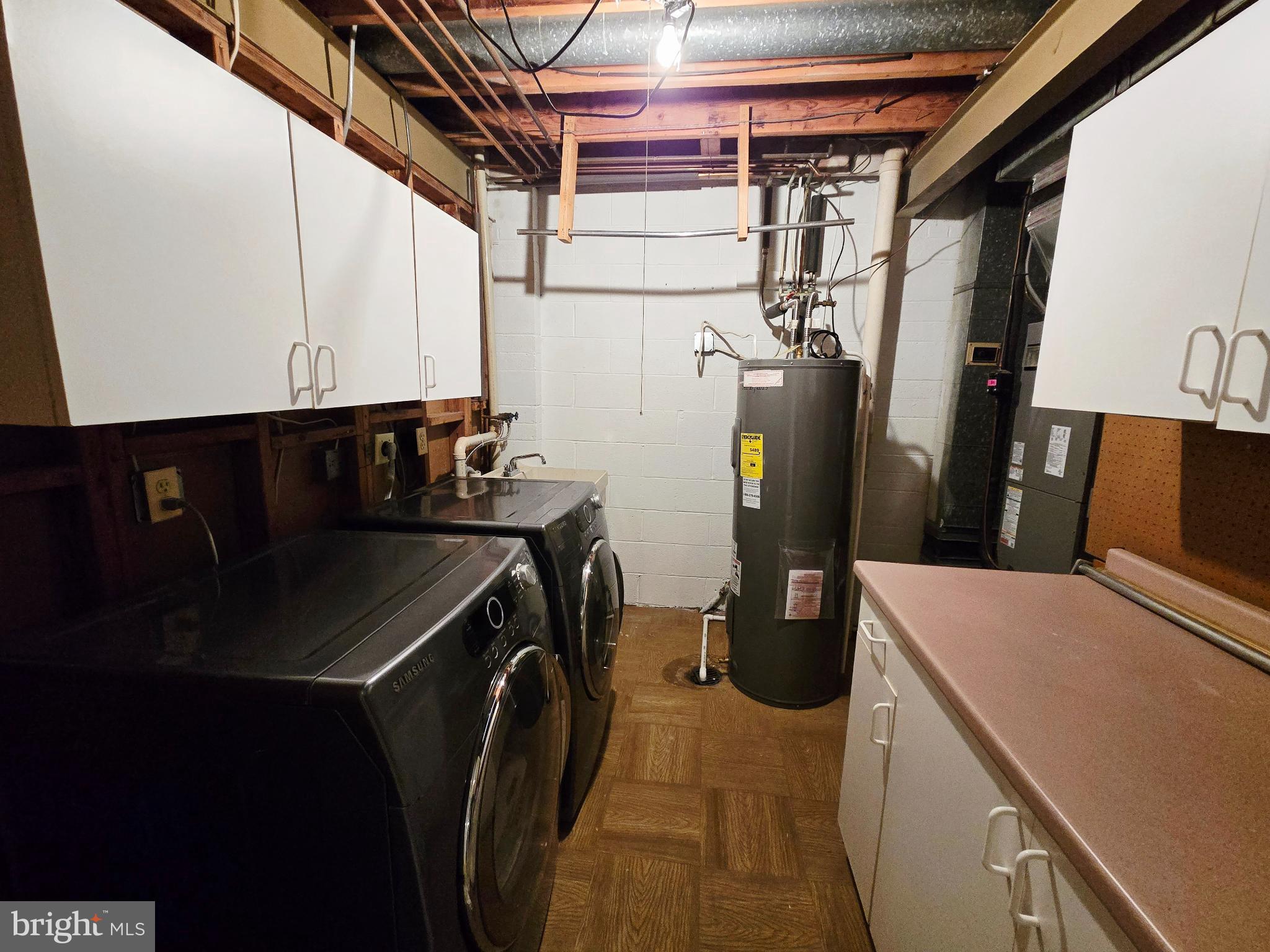 LEEWOOD - Residential