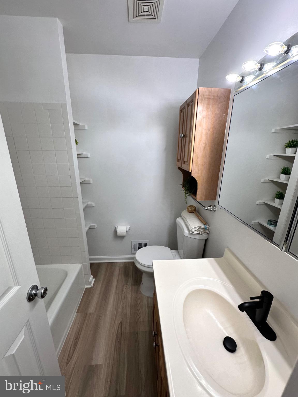 LEEWOOD - Residential