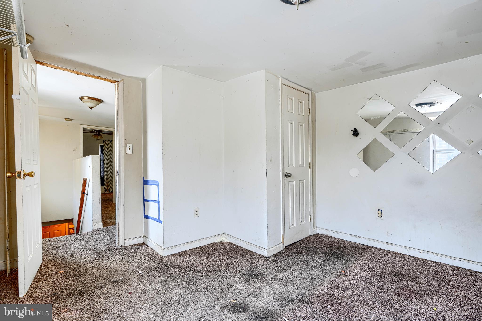 HOLLINS MARKET - Residential