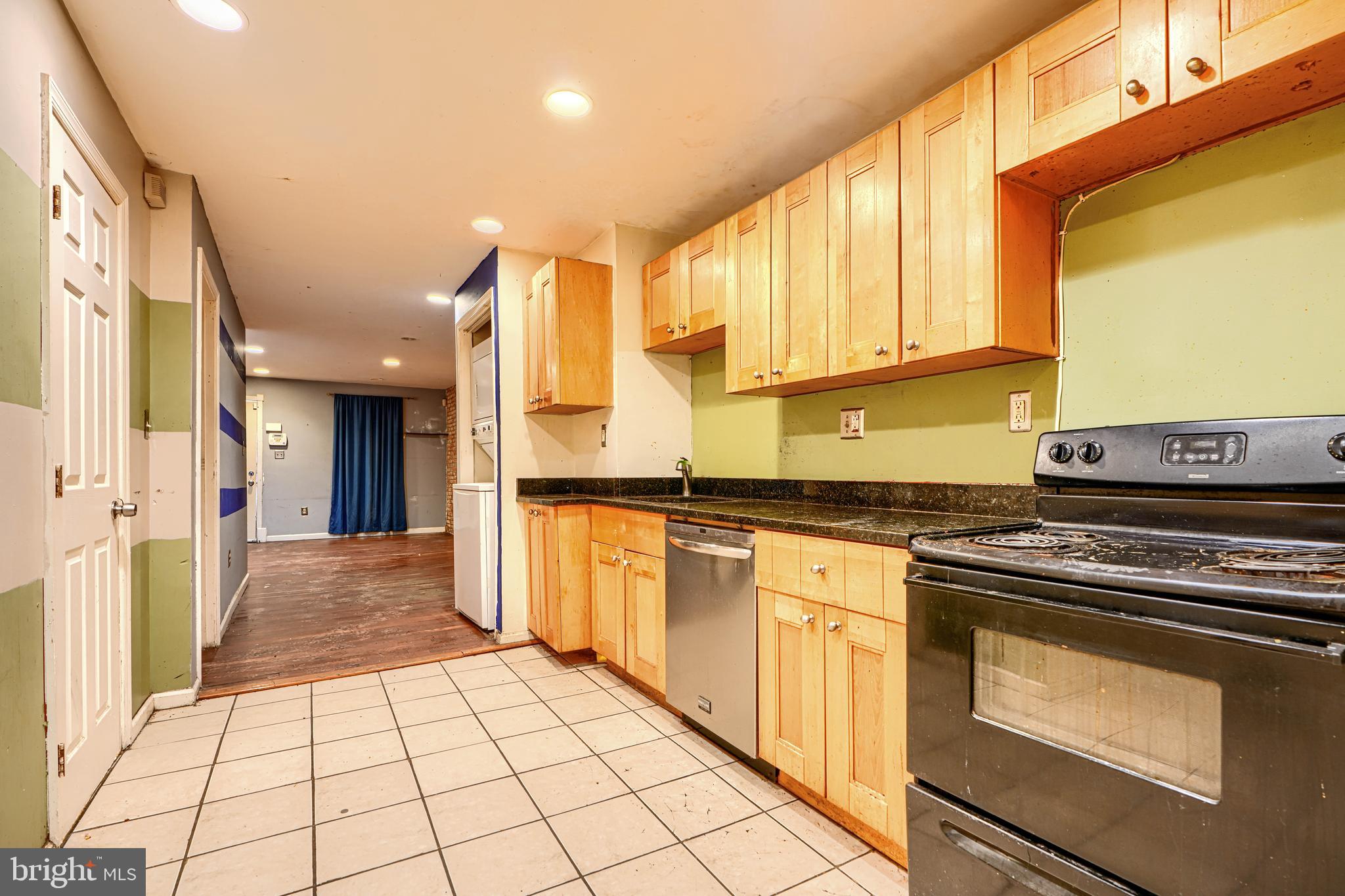 HOLLINS MARKET - Residential