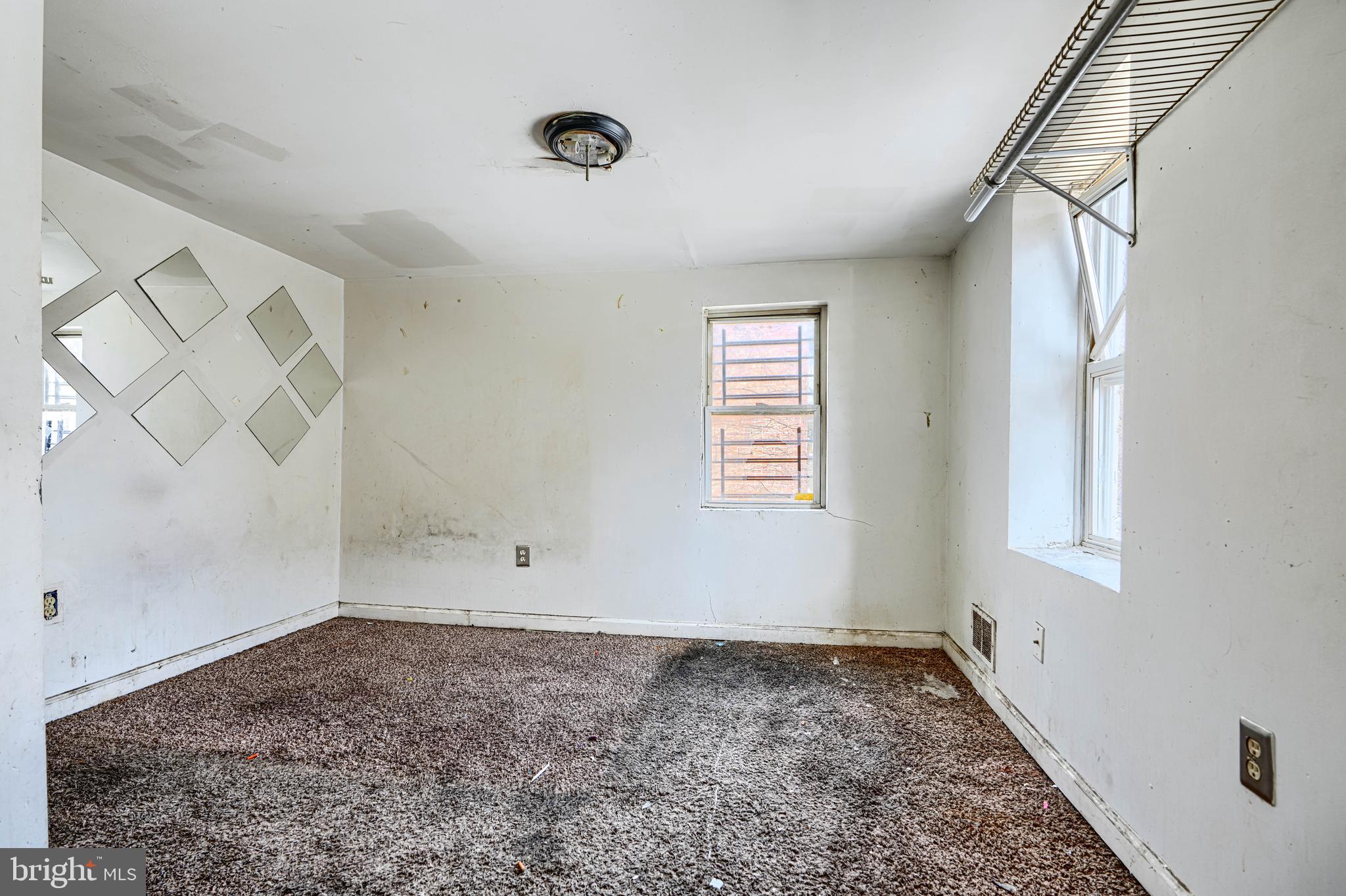 HOLLINS MARKET - Residential