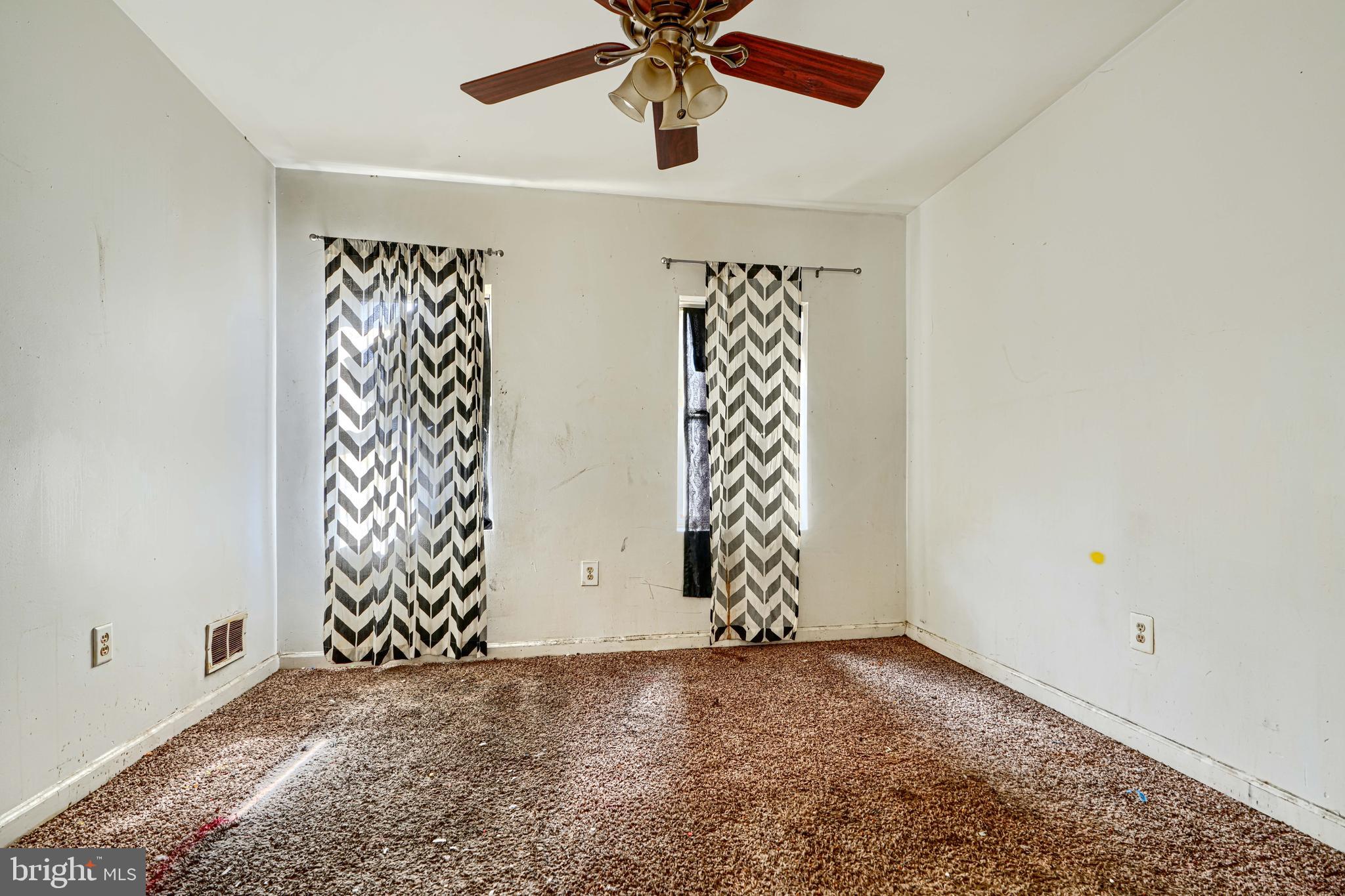 HOLLINS MARKET - Residential