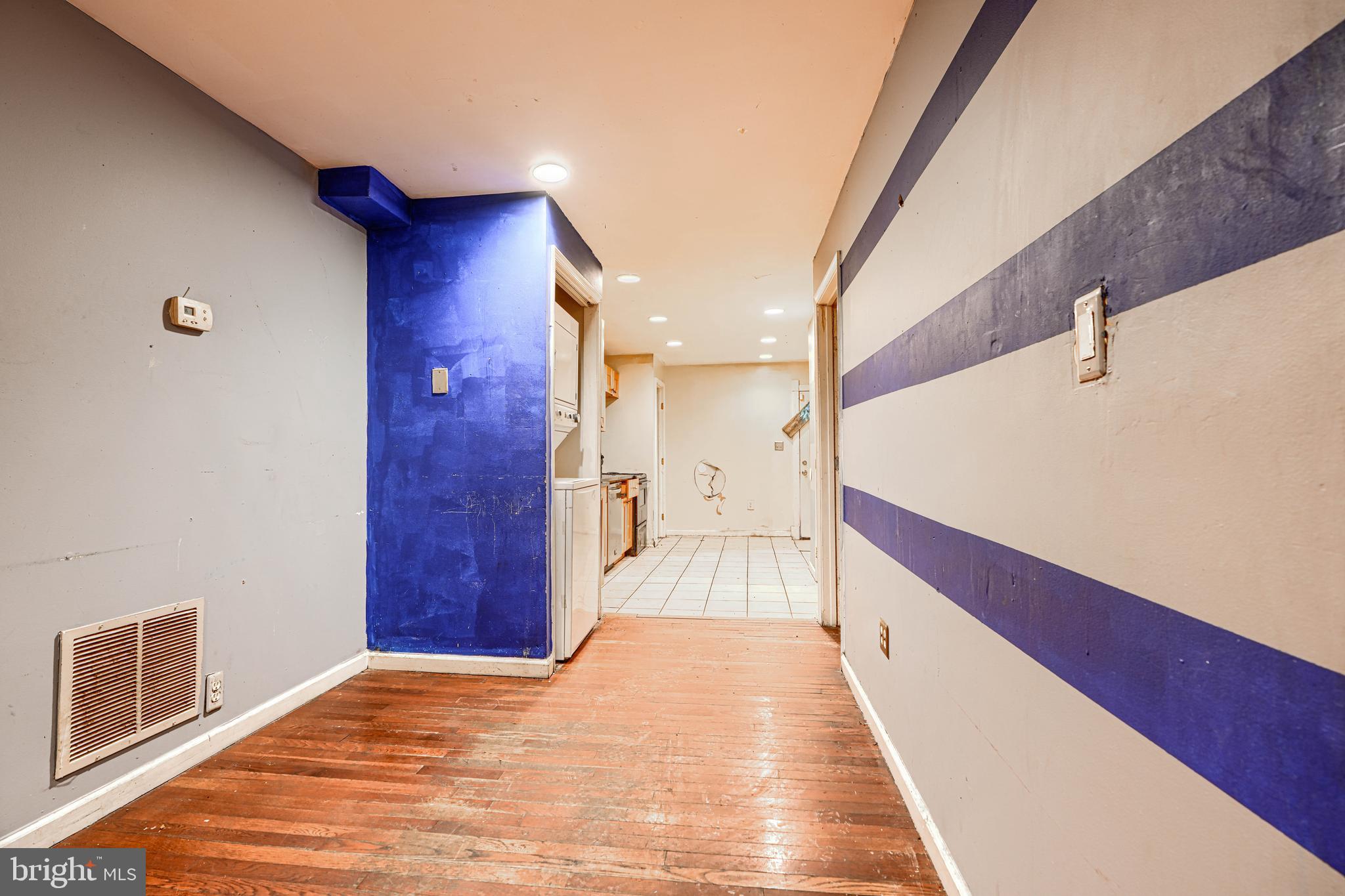 HOLLINS MARKET - Residential