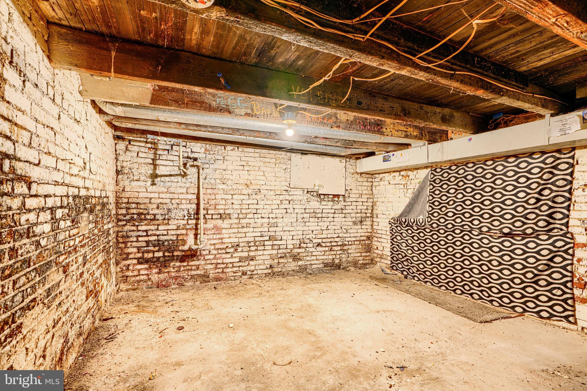 HOLLINS MARKET - Residential