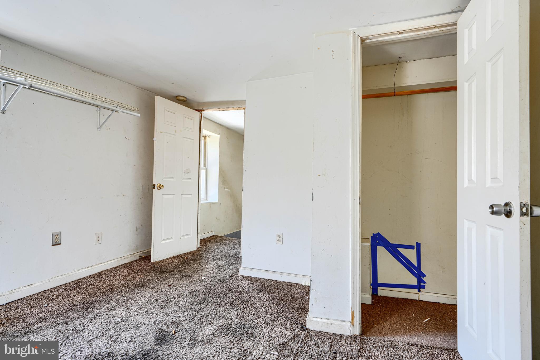 HOLLINS MARKET - Residential