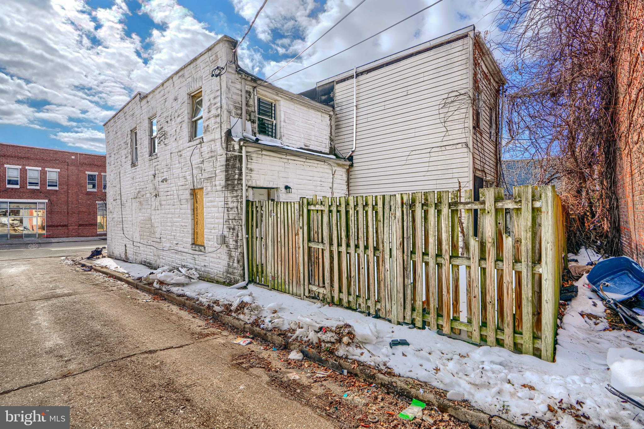 HOLLINS MARKET - Residential