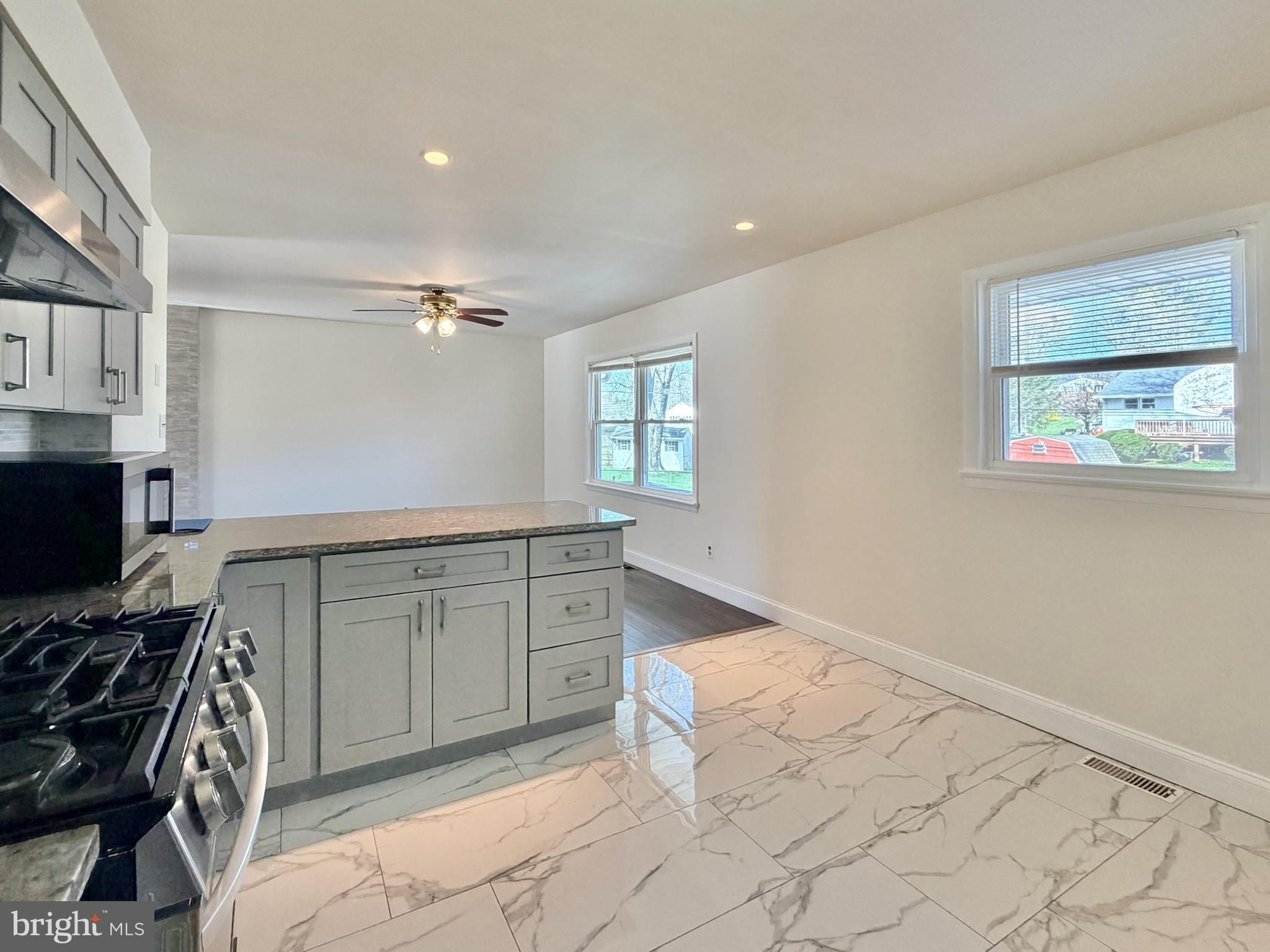 LAKEVIEW - Residential