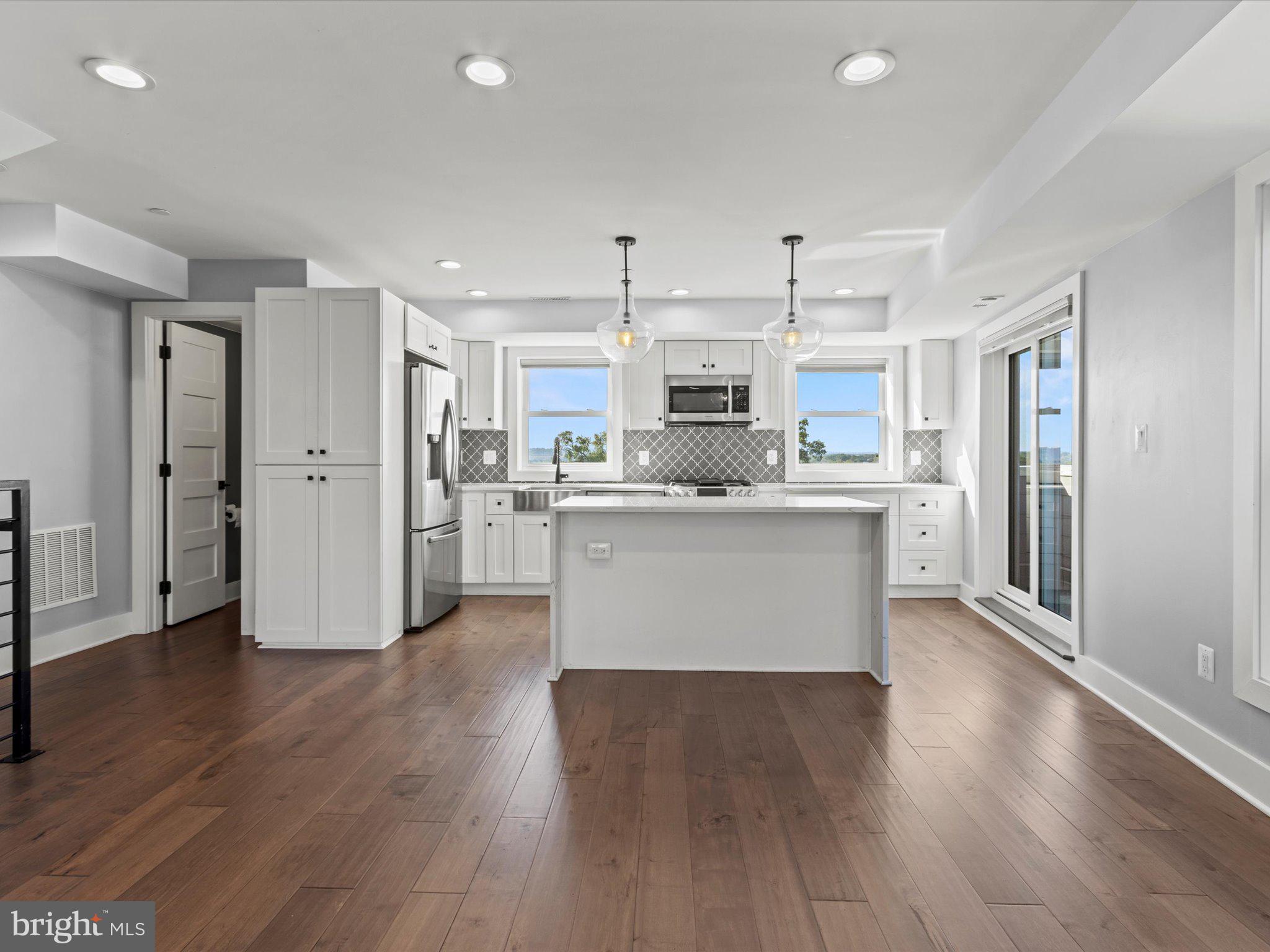 1267 PENN STREET NE B