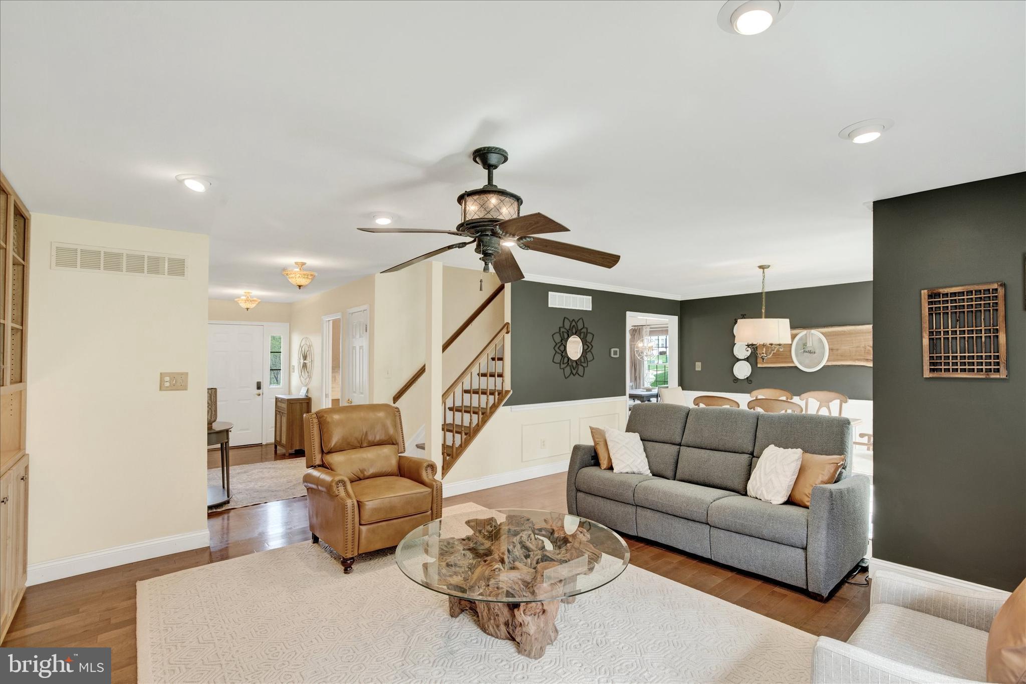 FOREST LAKES - Residential