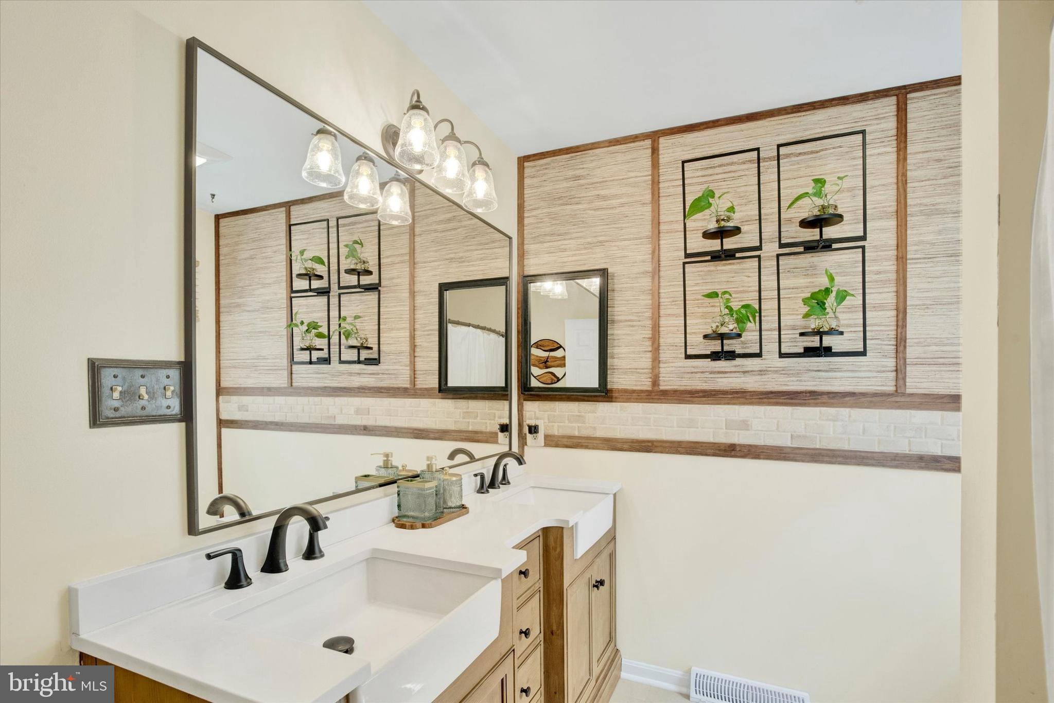 FOREST LAKES - Residential