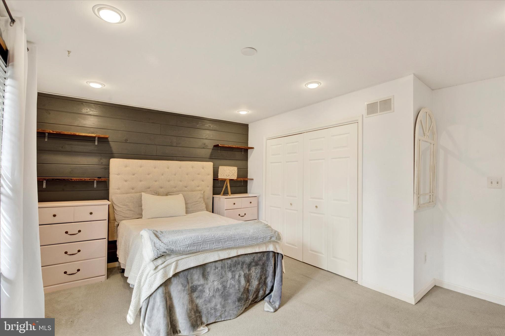 FOREST LAKES - Residential