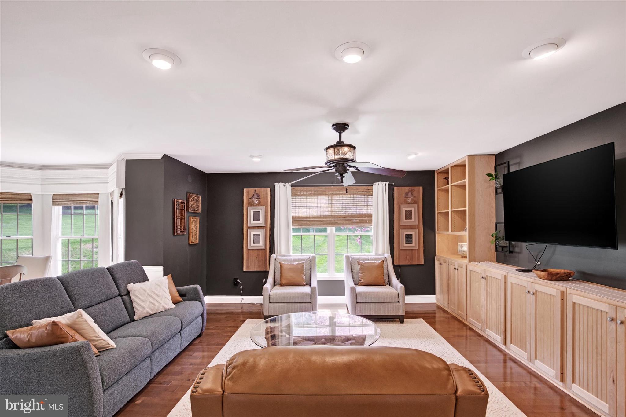 FOREST LAKES - Residential