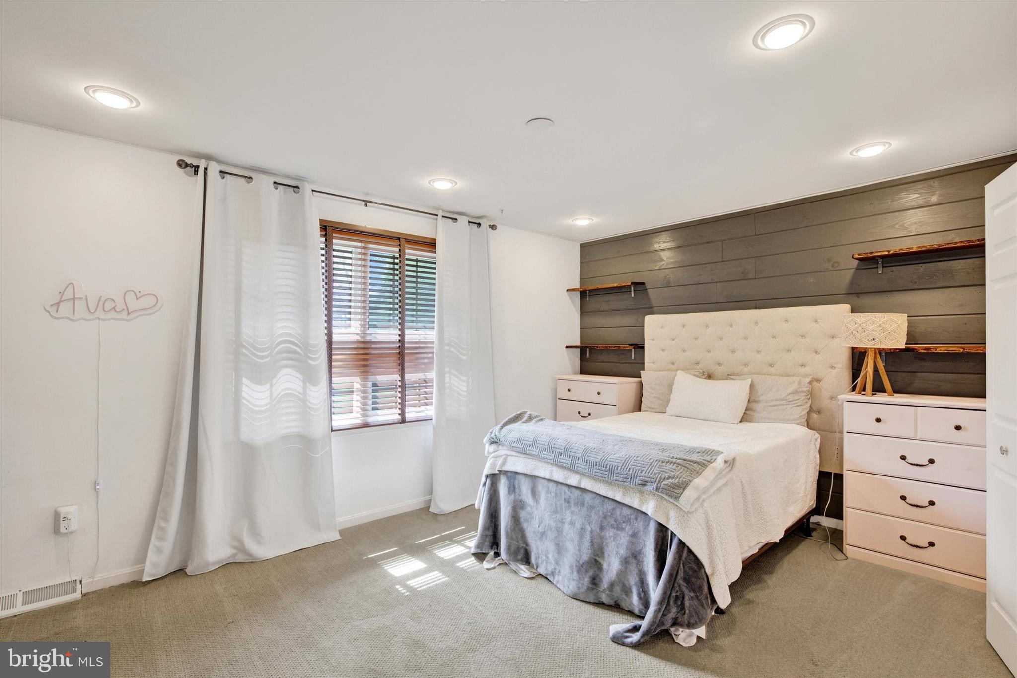 FOREST LAKES - Residential