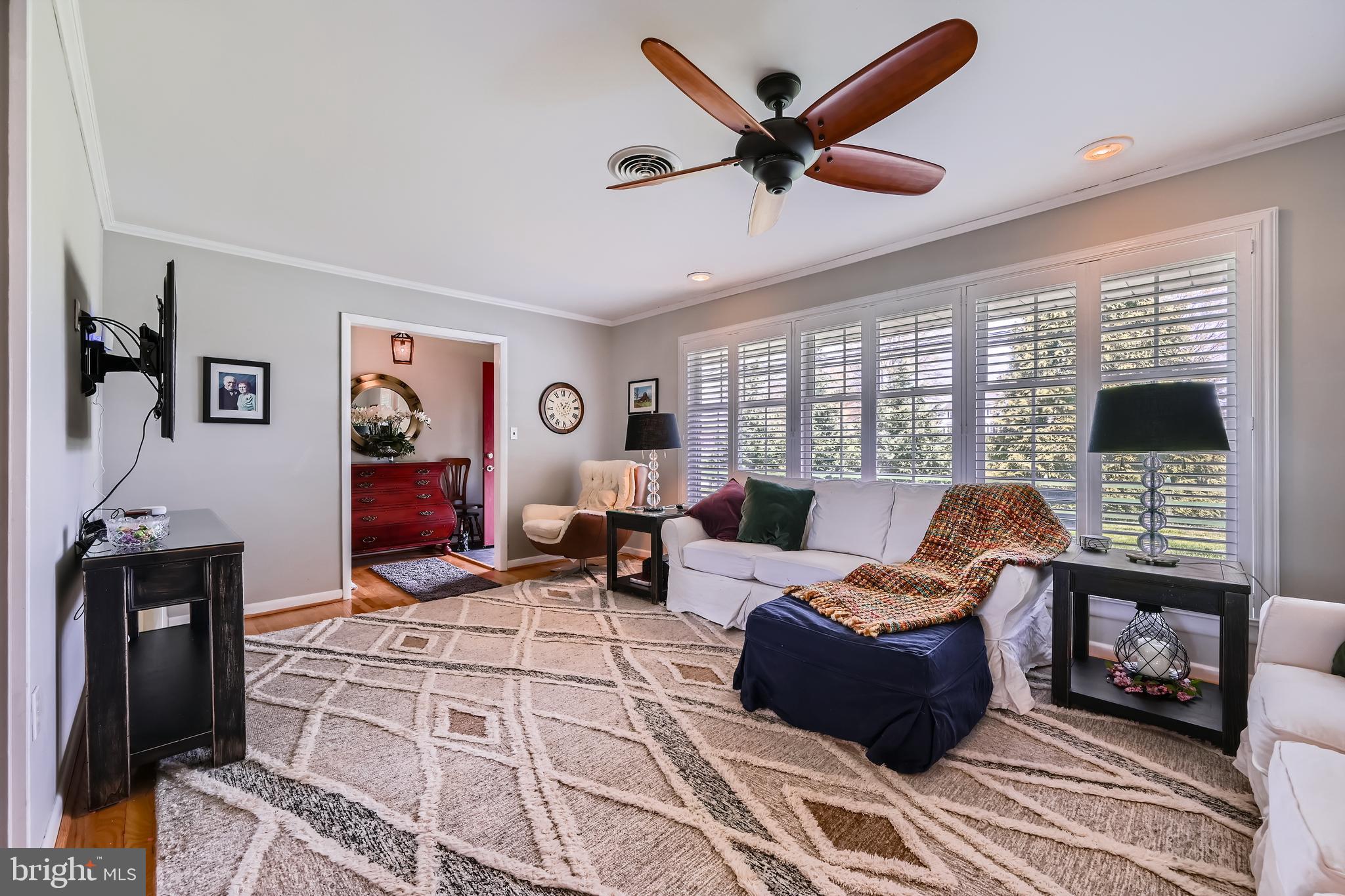 27 CHESTNUT HILL ROAD