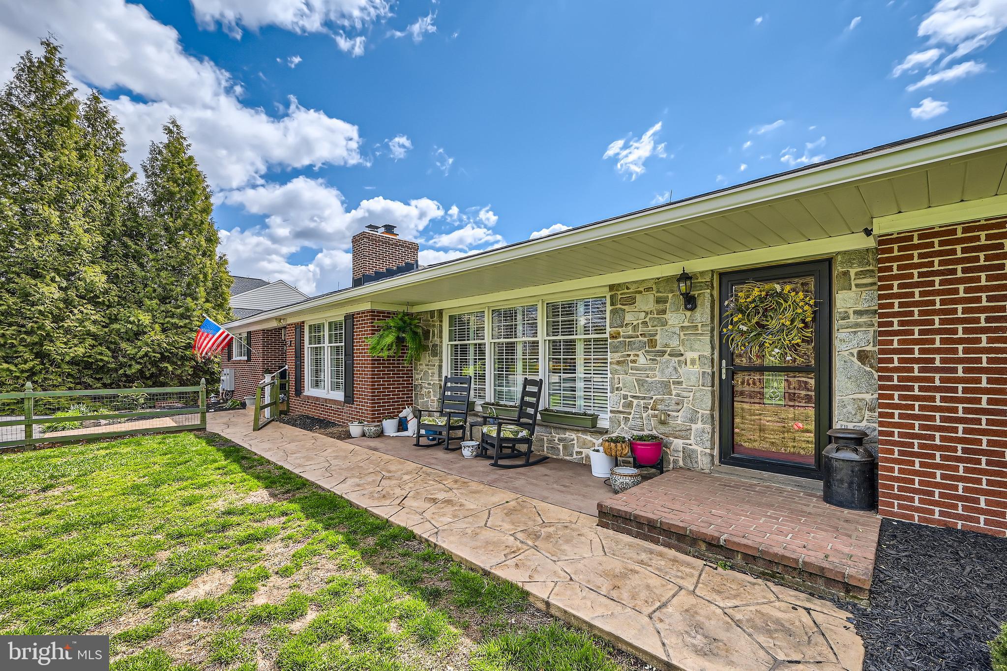 27 CHESTNUT HILL ROAD